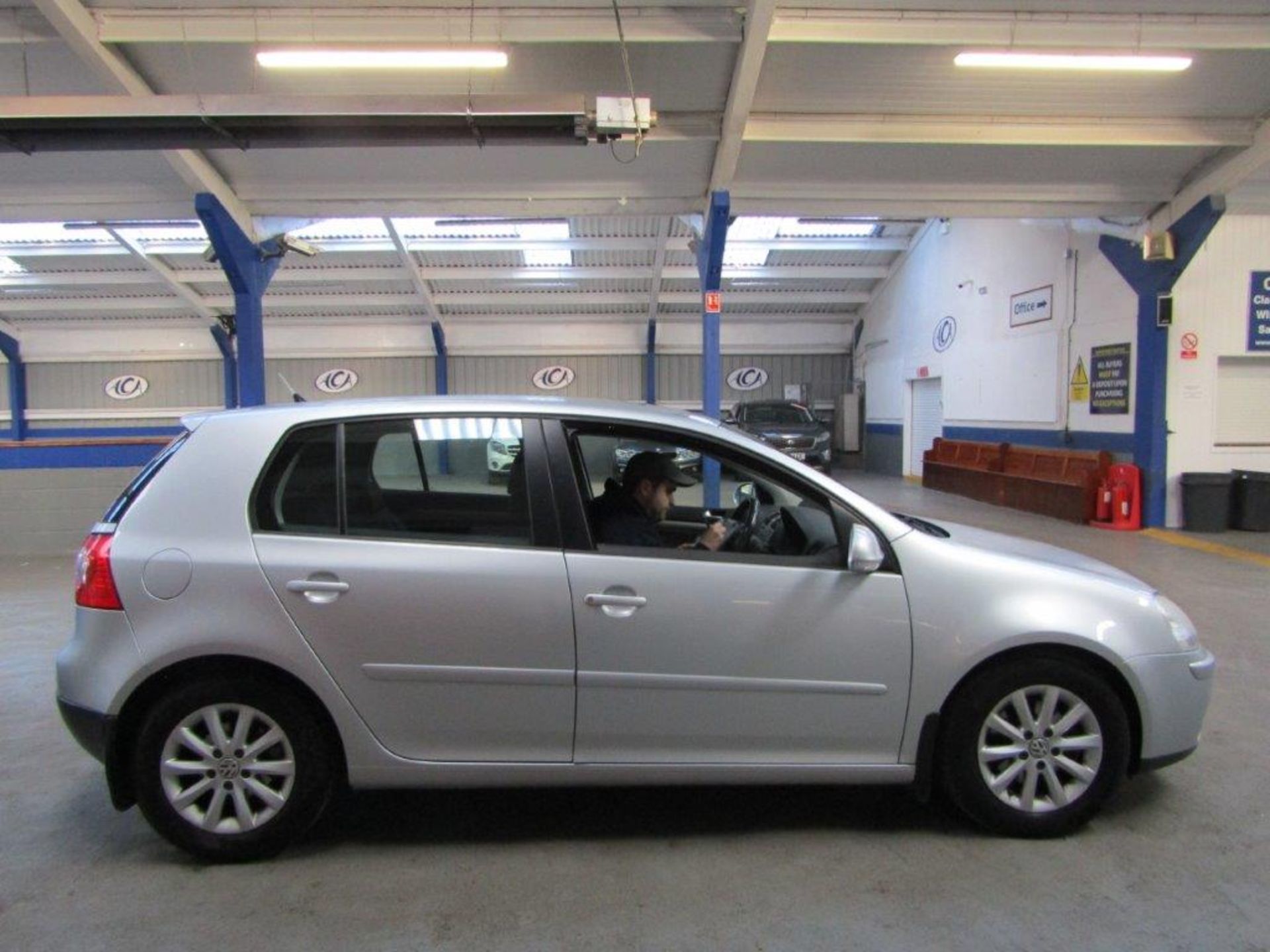 07 07 VW Golf Match TDI - Image 4 of 22