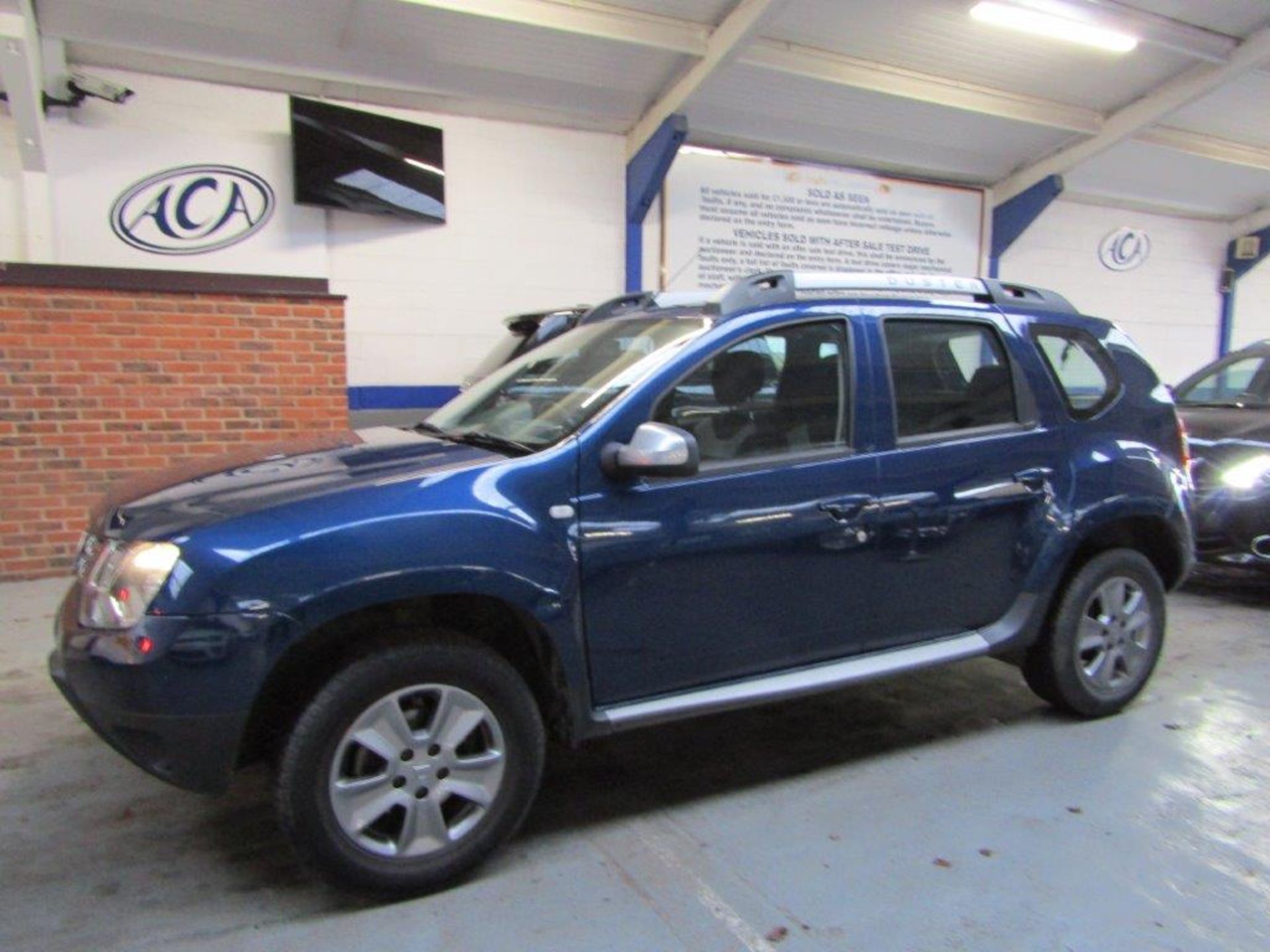 17 17 Dacia Duster Laureate TCE 4X2 - Image 2 of 22