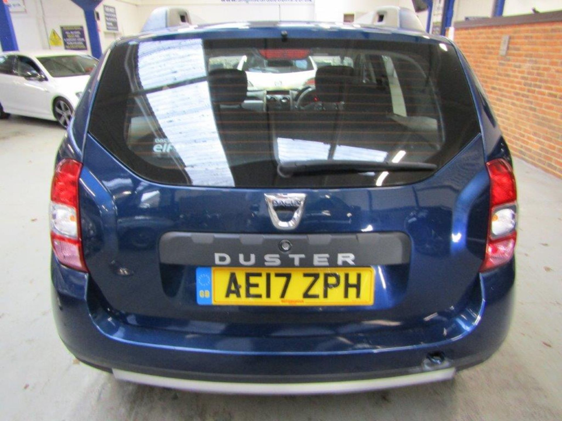 17 17 Dacia Duster Laureate TCE 4X2 - Image 5 of 22