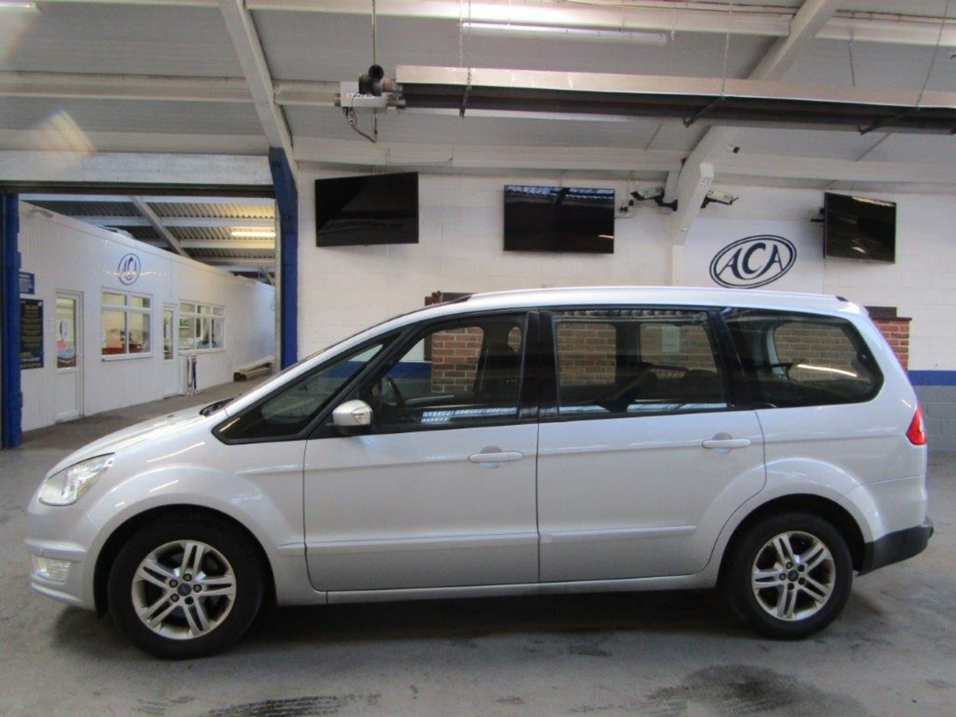 62 12 Ford Galaxy Zetec TDCI Auto - Image 2 of 25