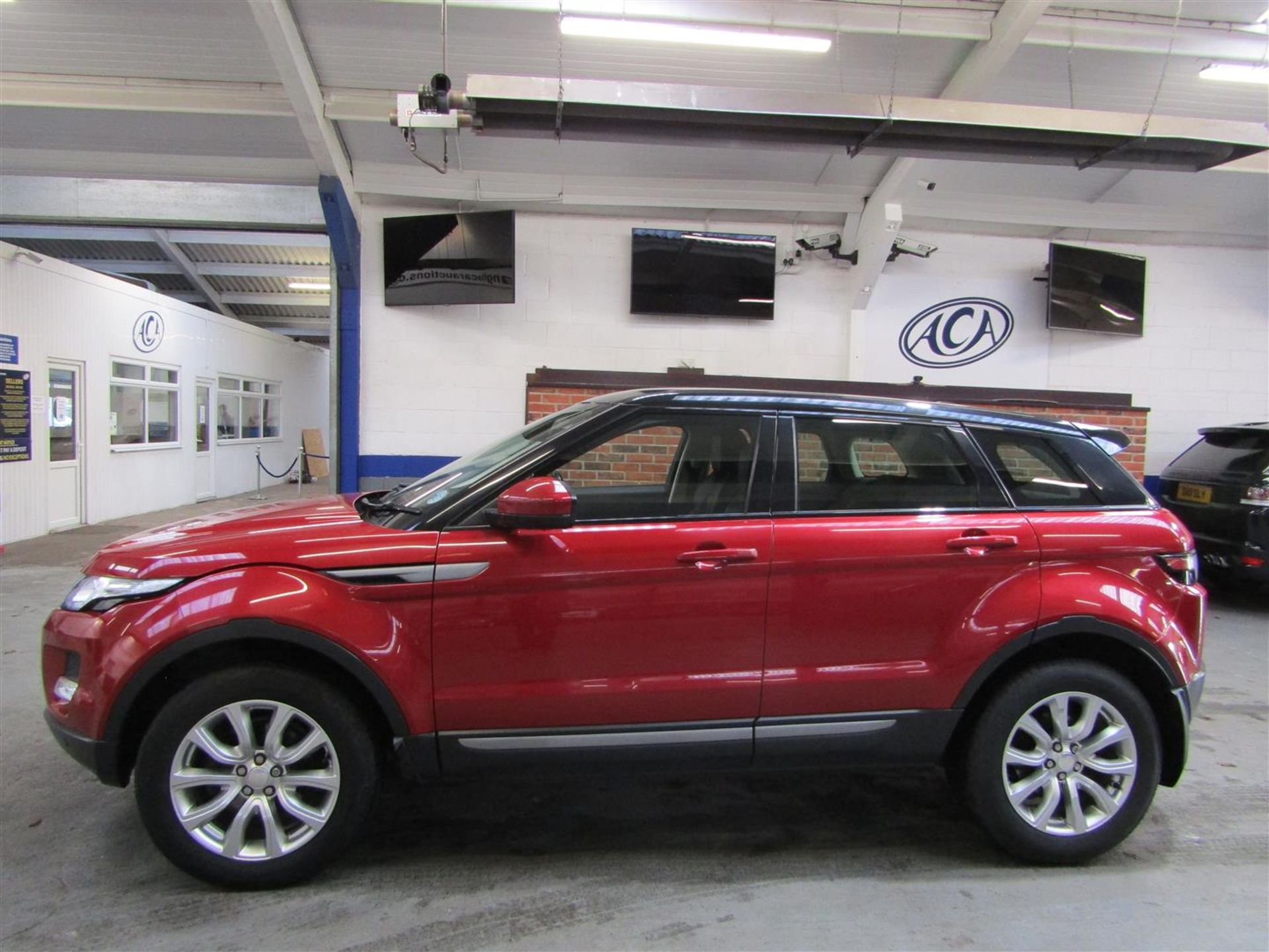 14 14 Range Rover Evoque Pure T - Image 2 of 28