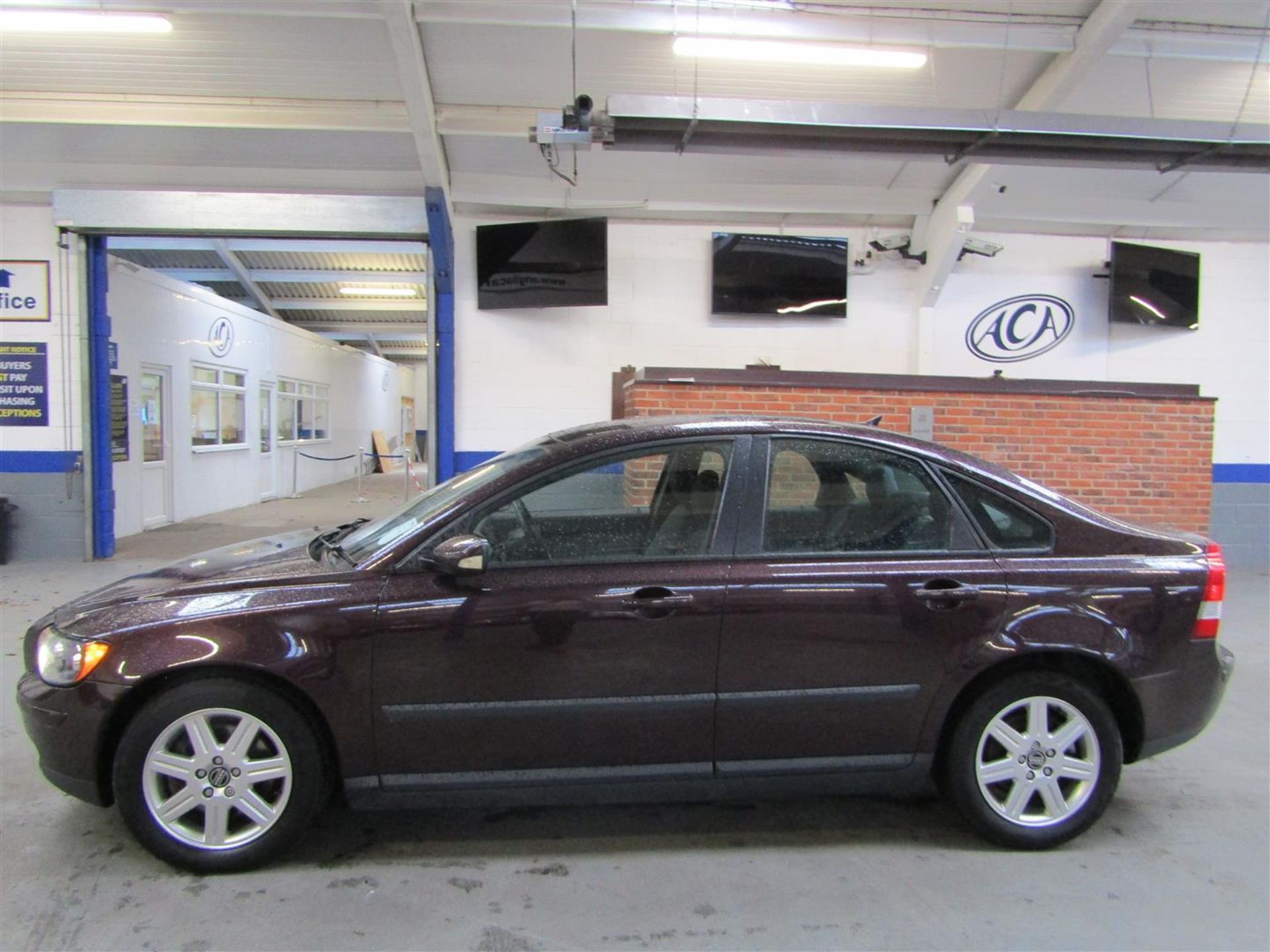 54 04 Volvo S40 S - Image 2 of 22