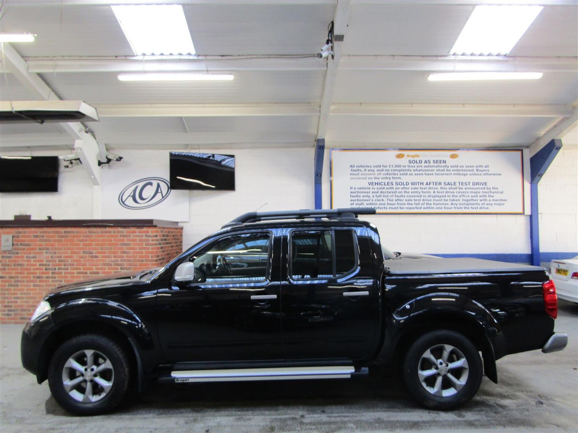 62 12 Nissan Navara Platinum DCI - Image 3 of 24