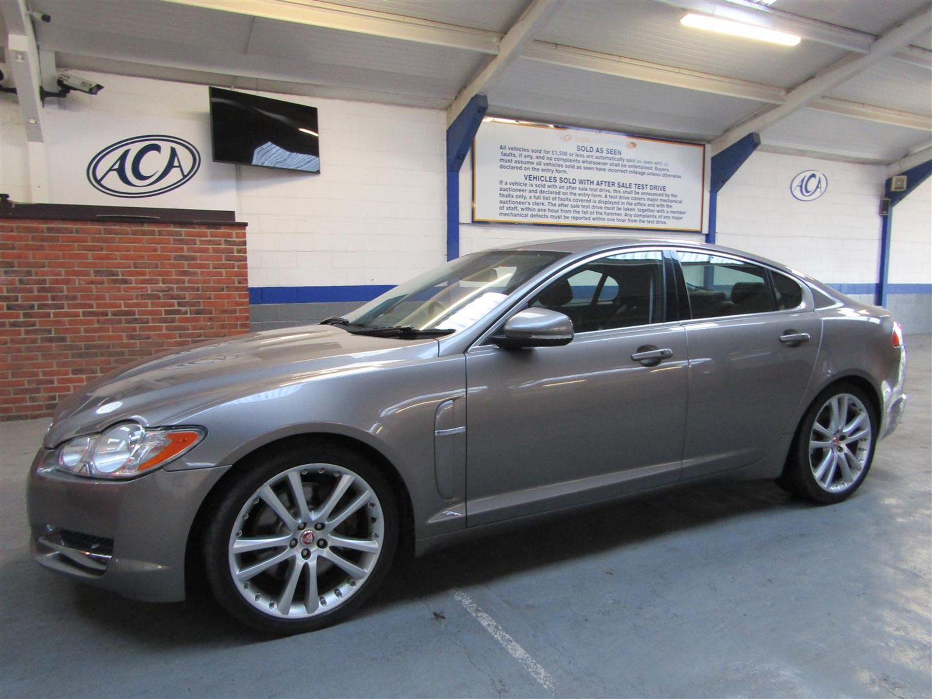 10 10 Jaguar XF S Premium Luxury V6