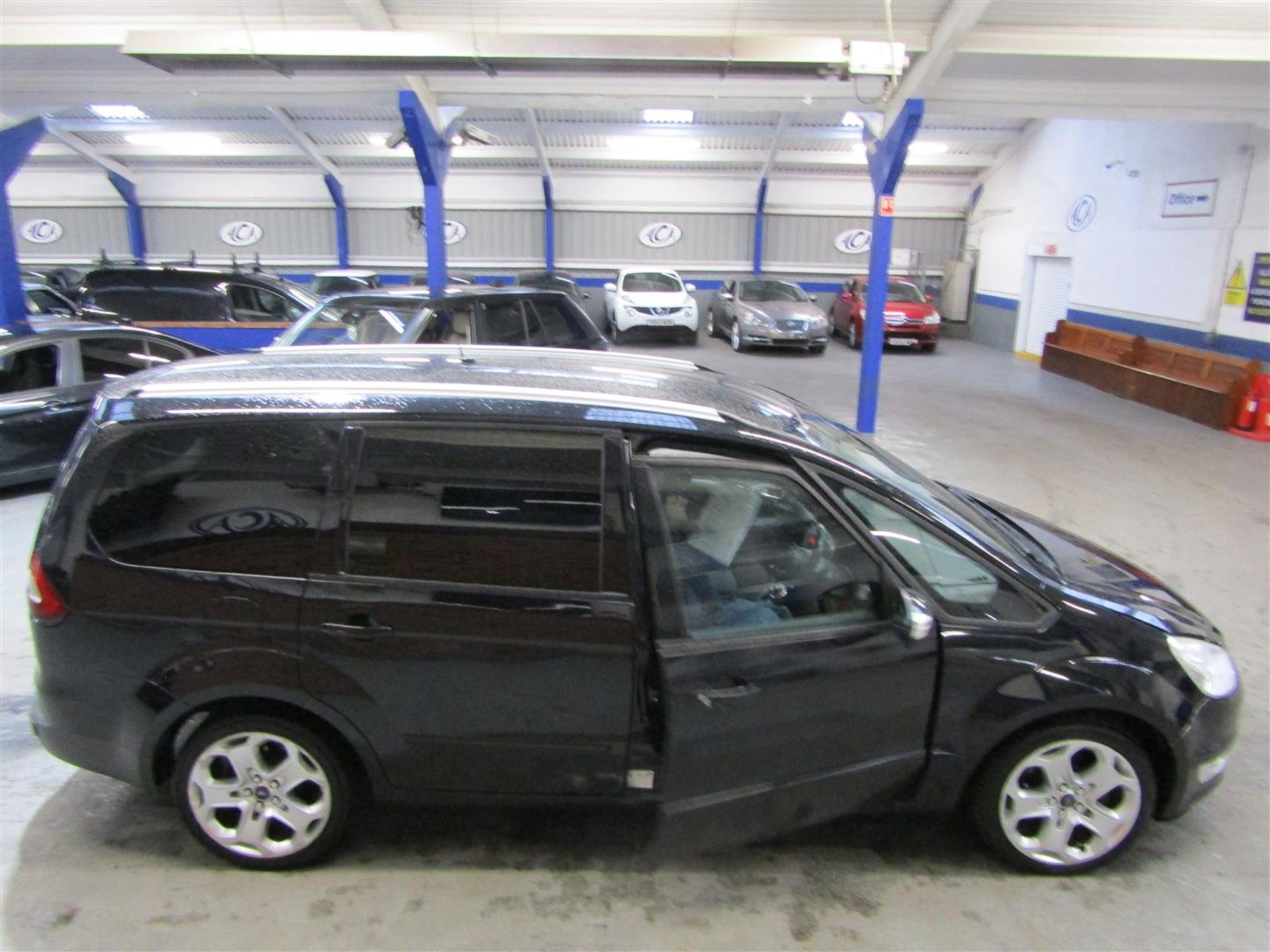 12 12 Ford Galaxy Zetec TDCI Auto - Image 2 of 25