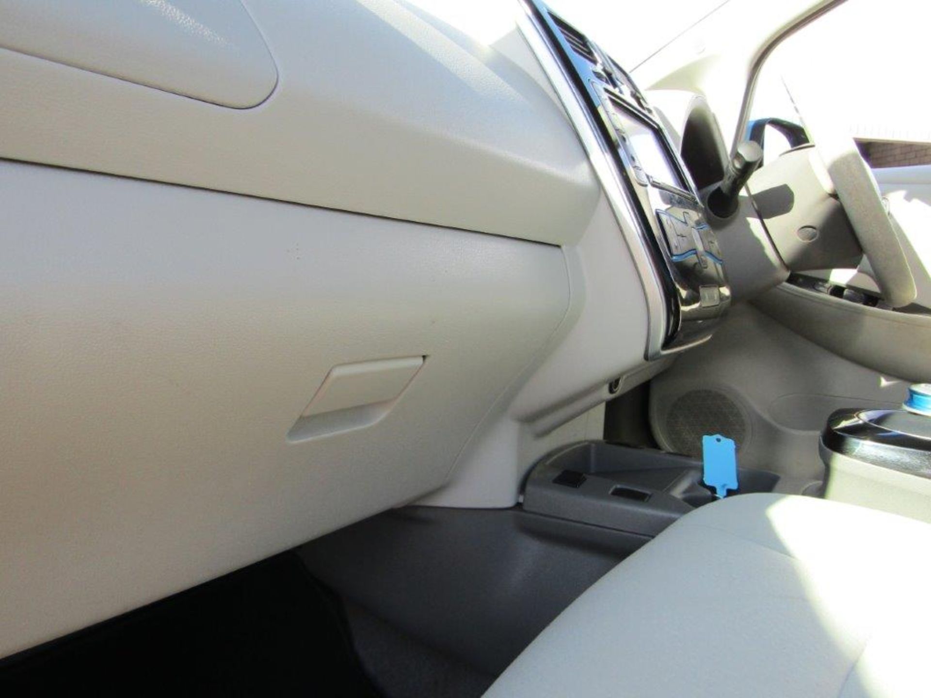 65 15 Nissan Leaf Acenta - Image 25 of 28