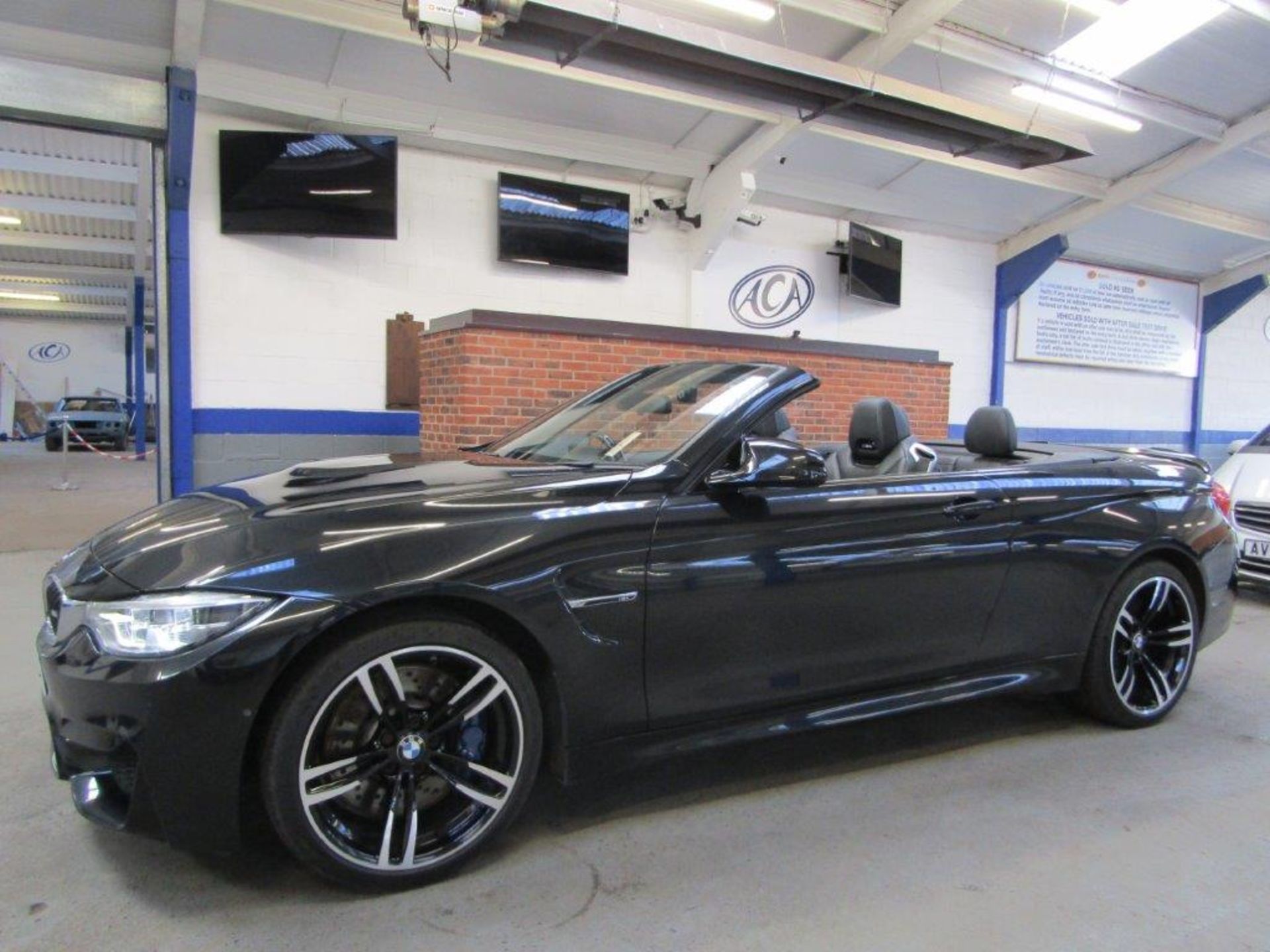 67 17 BMW M4 Convertible