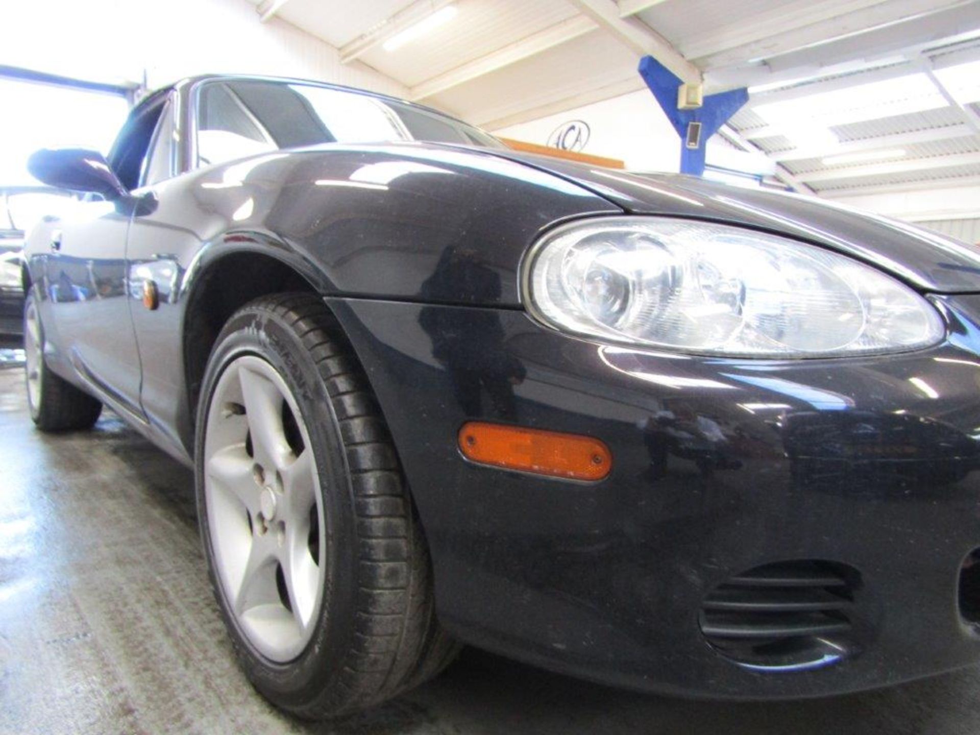 04 04 Mazda MX-5 - Image 11 of 18