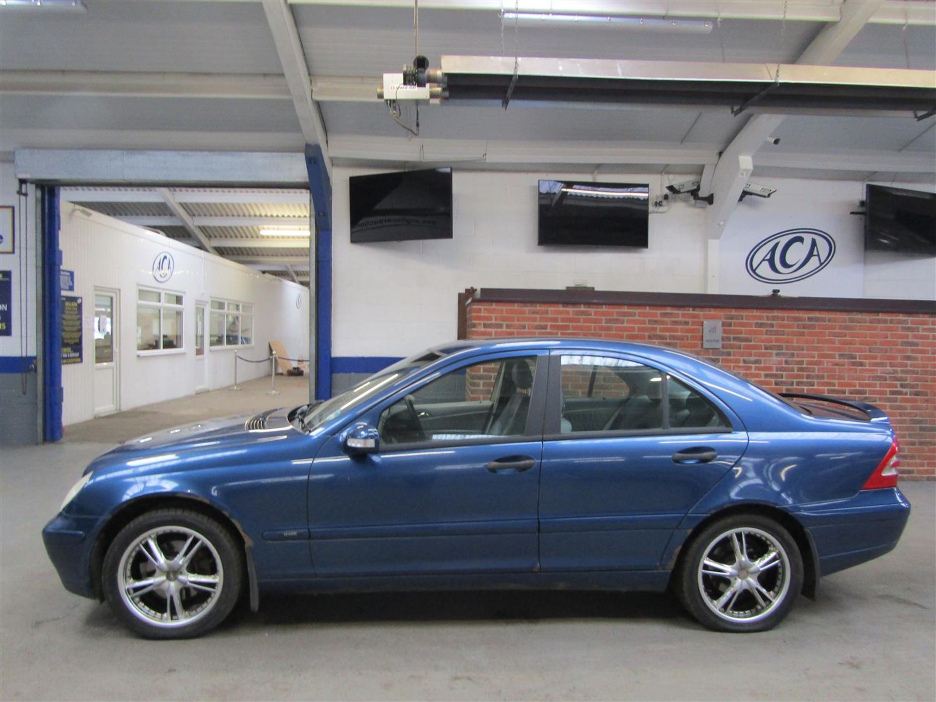 03 03 Mercedes C220 CDI Classic SE - Image 15 of 29