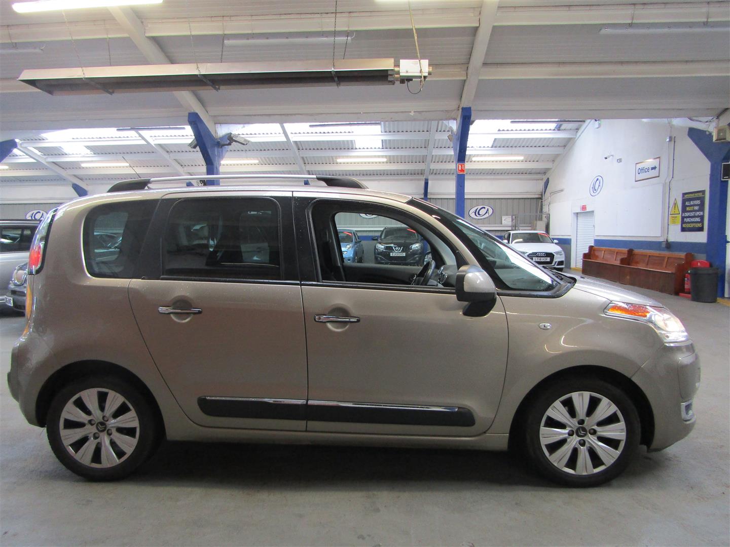 10 10 Citroen C3 Picasso Exclusive - Image 16 of 24