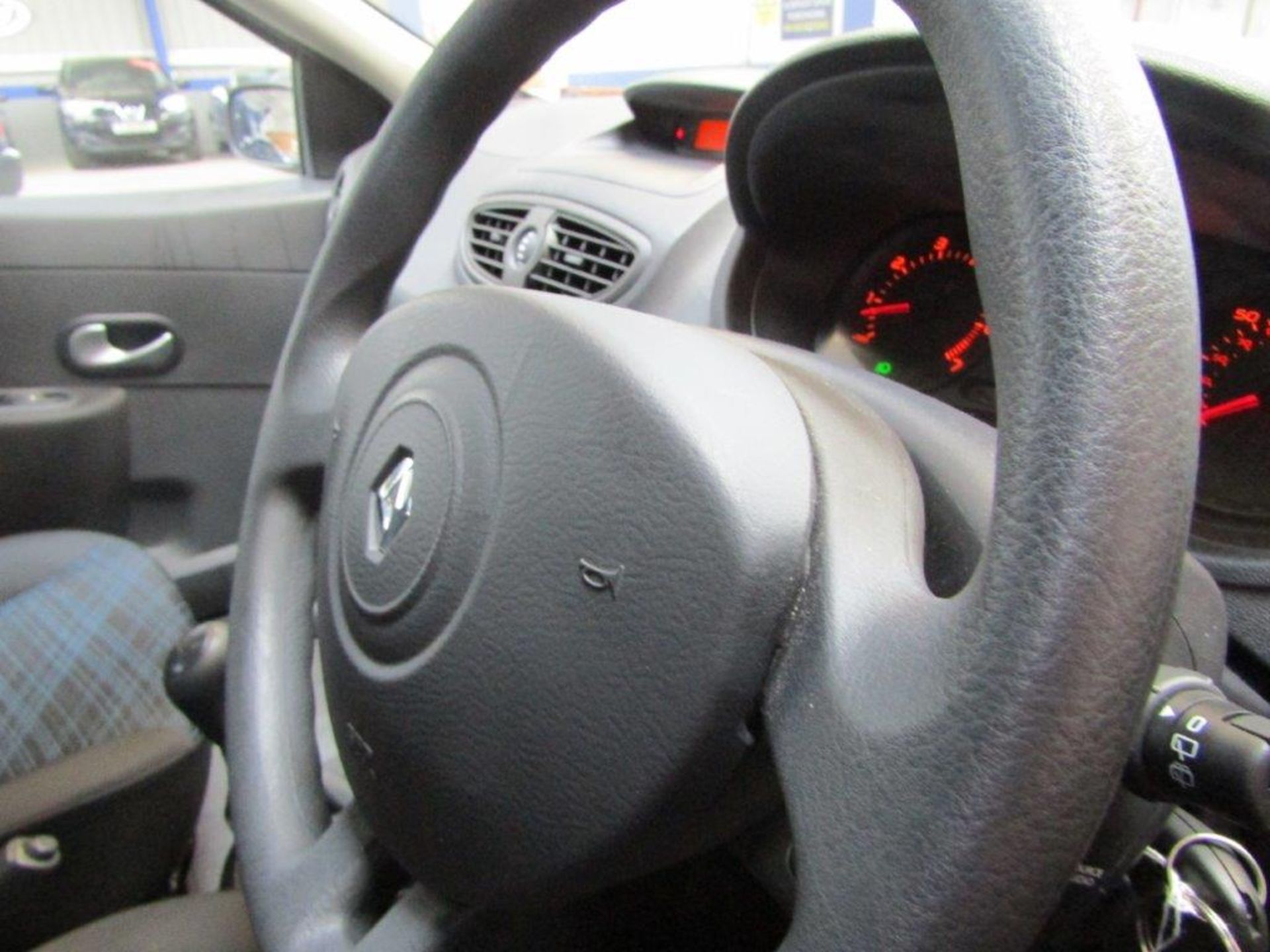 08 08 Renault Clio Expression - Image 4 of 41