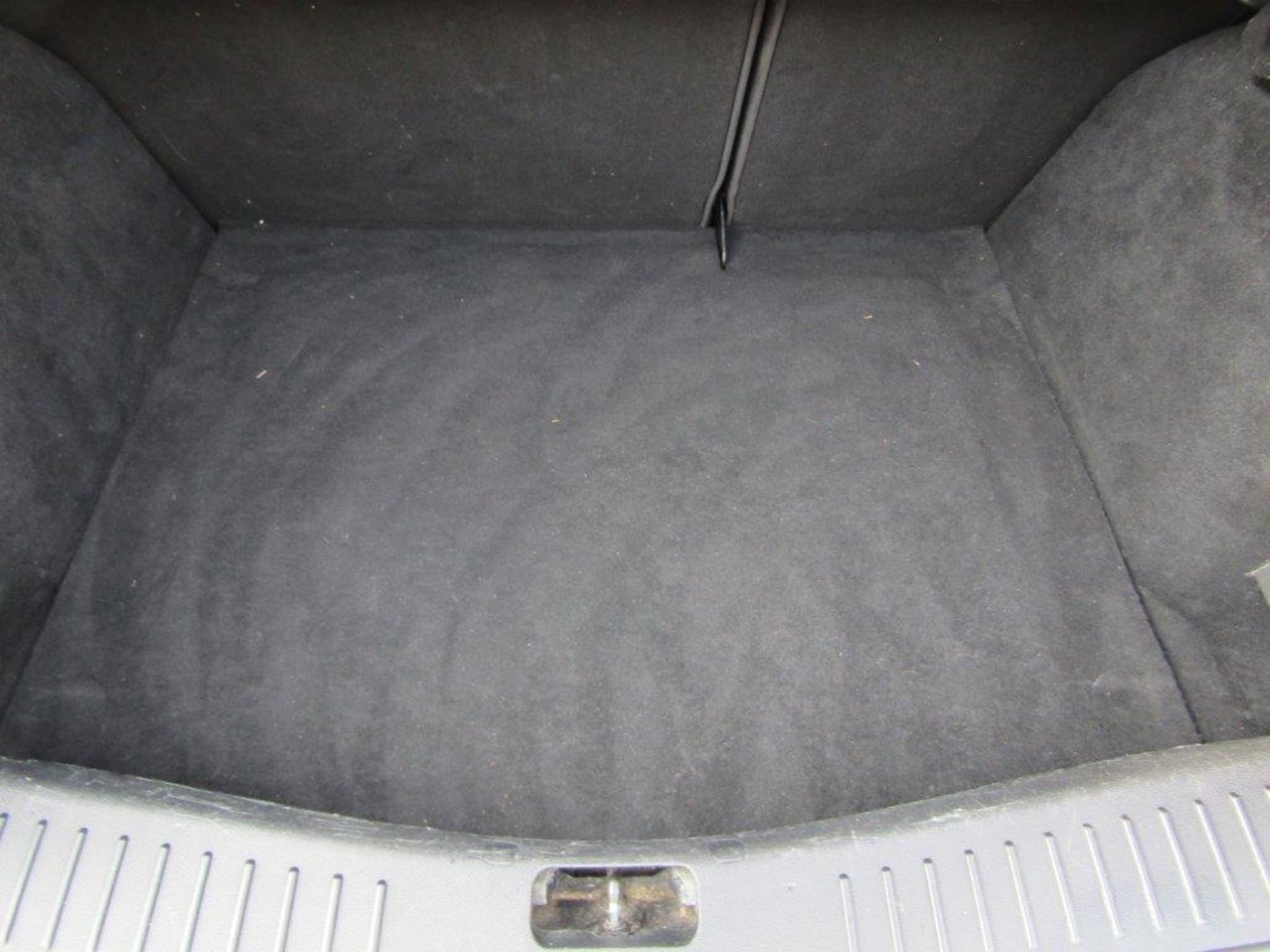 55 05 Ford Focus Zetec Climate - Image 15 of 21