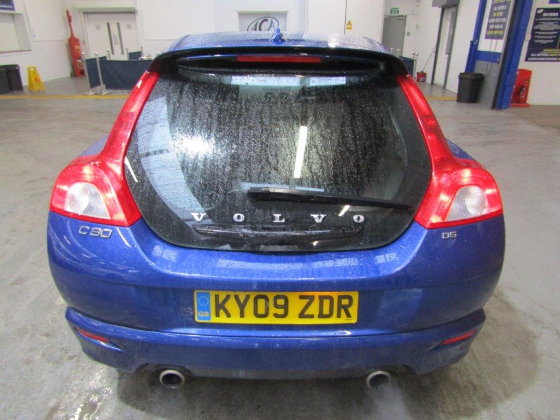 09 09 Volvo C30 SE Sport D5 - Image 15 of 25