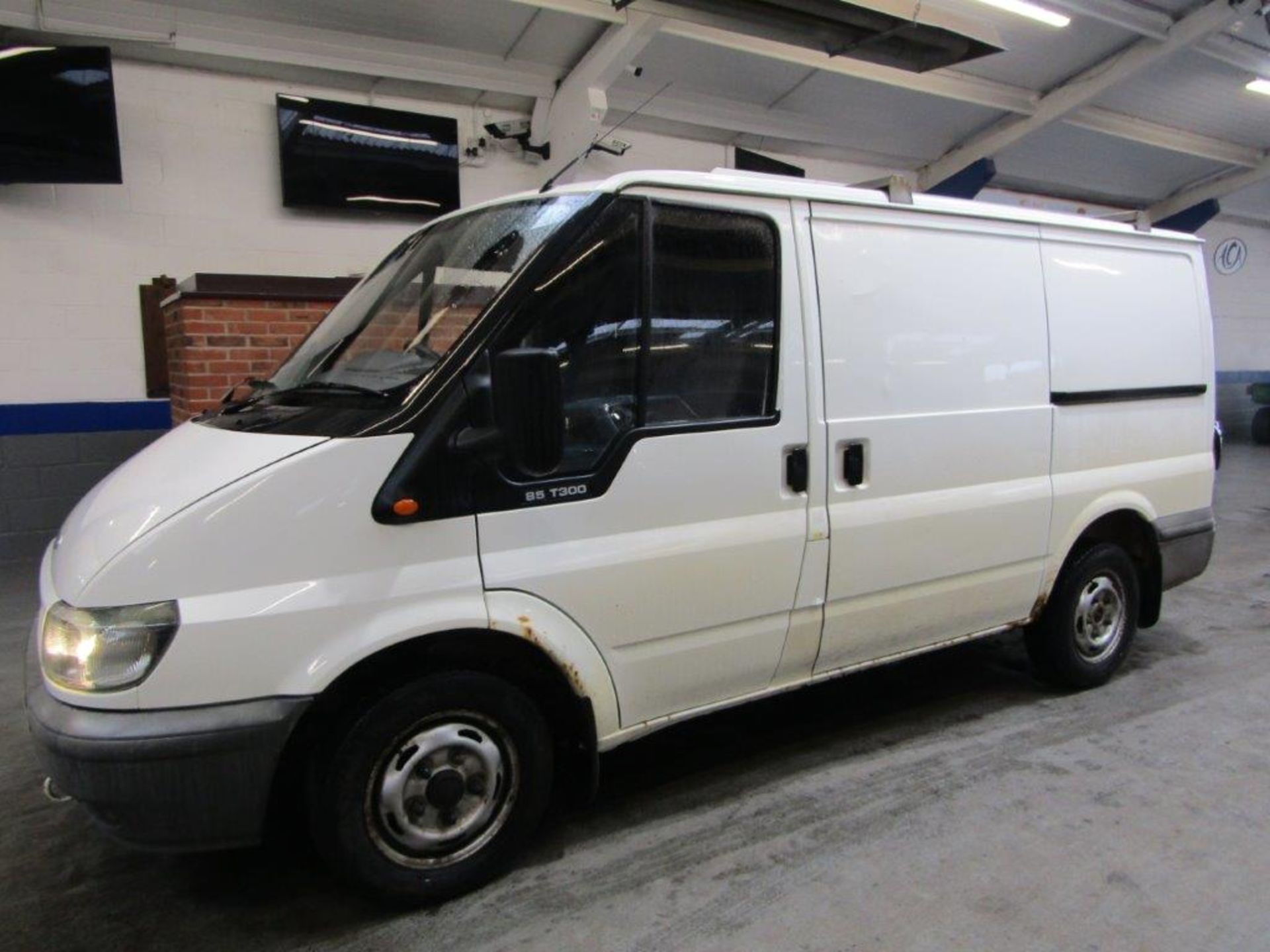 54 05 Ford Transit 300 SWB