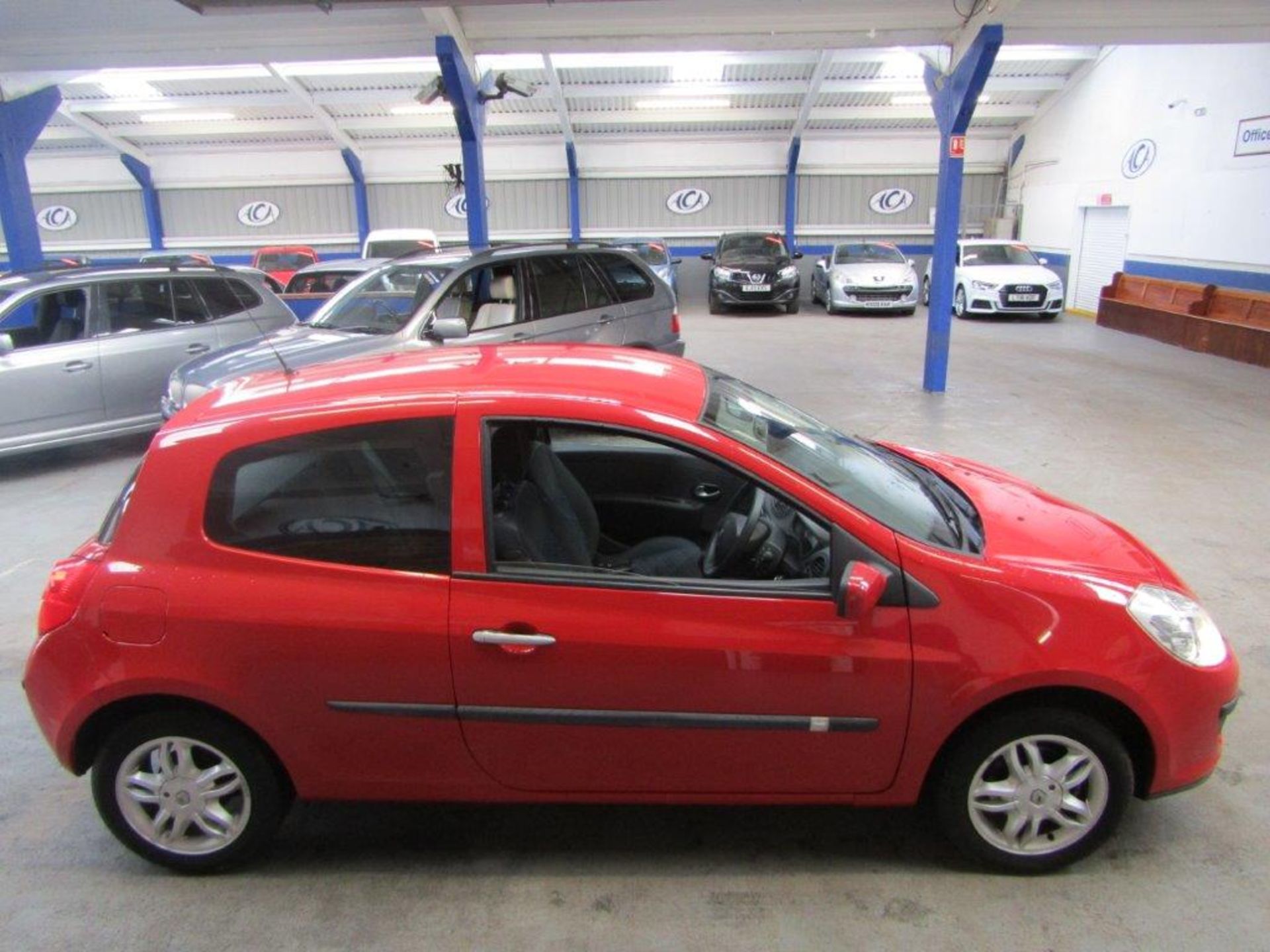 08 08 Renault Clio Expression - Image 10 of 41