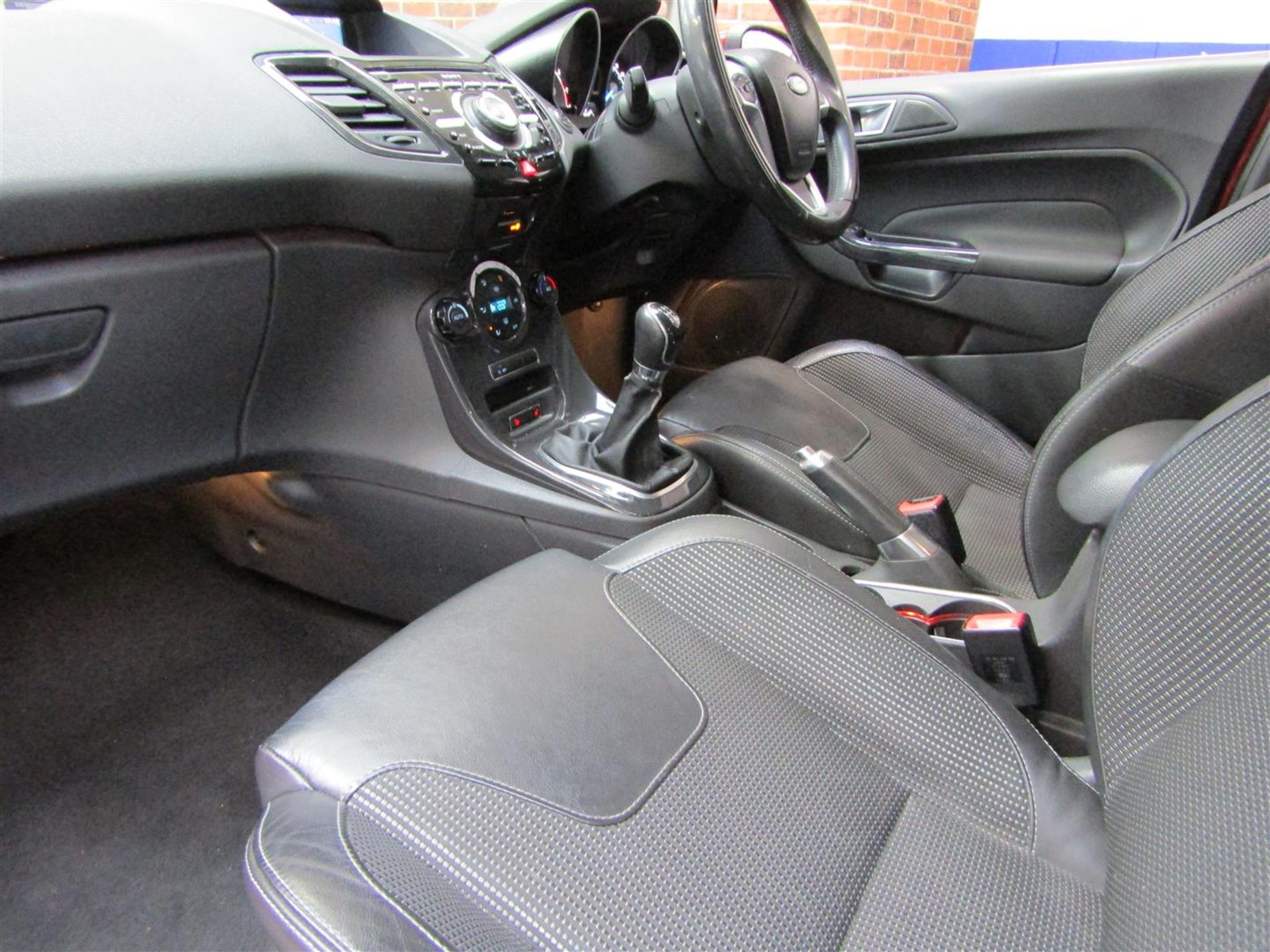 13 13 Ford Fiesta Titanium X - Image 4 of 23