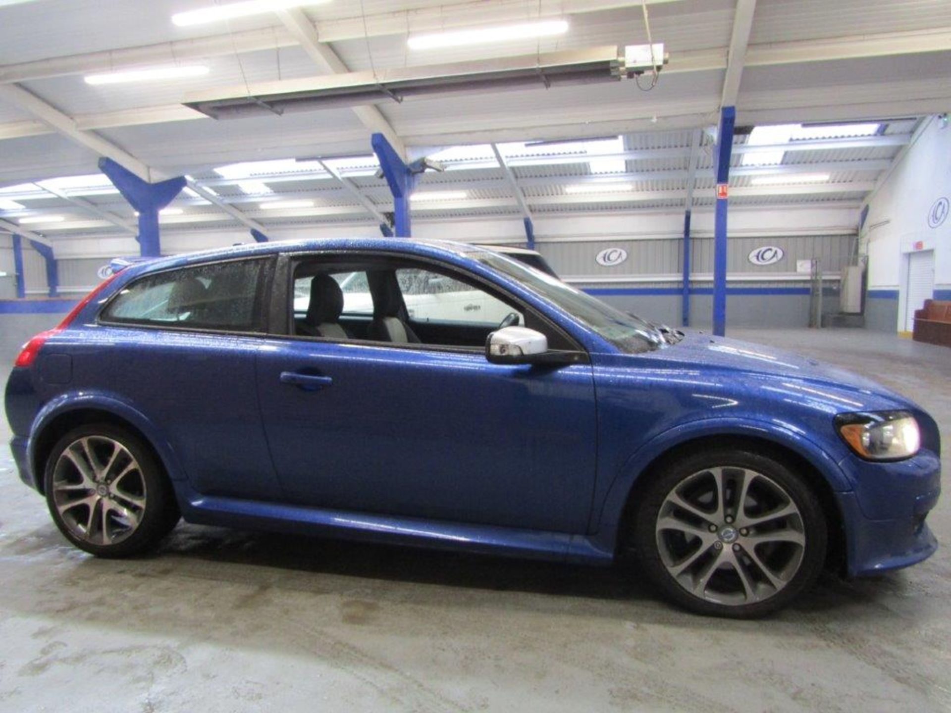 09 09 Volvo C30 SE Sport D5 - Image 19 of 25