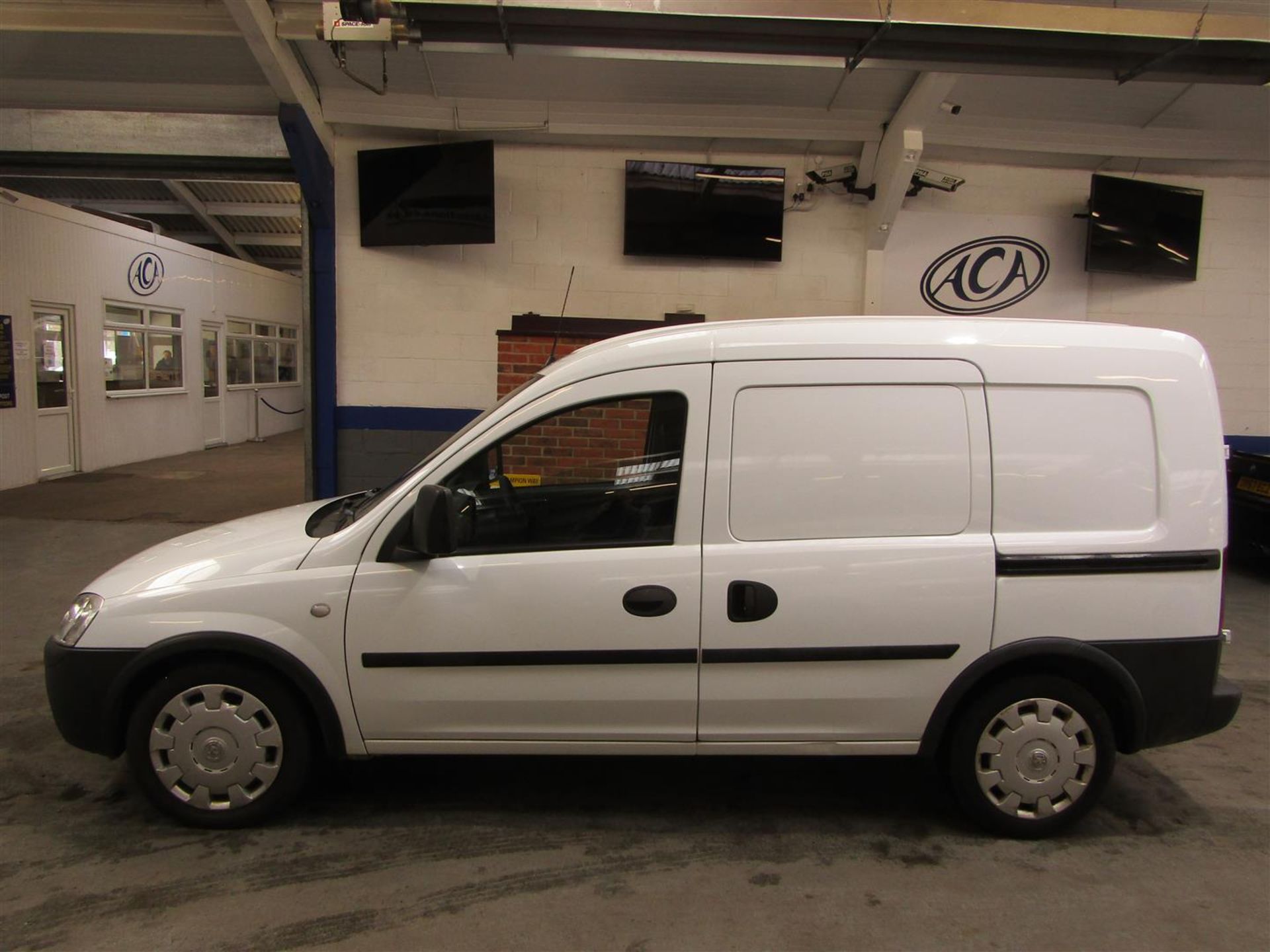 60 10 Vauxhall Combo 1700 CDTI - Image 11 of 23