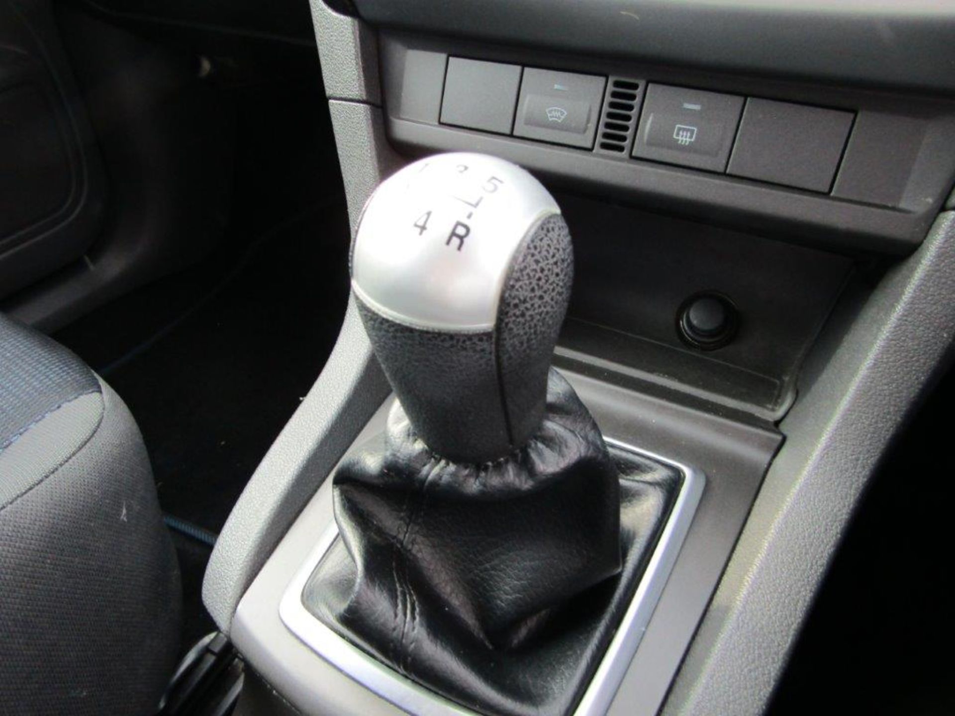 55 05 Ford Focus Zetec Climate - Image 19 of 21