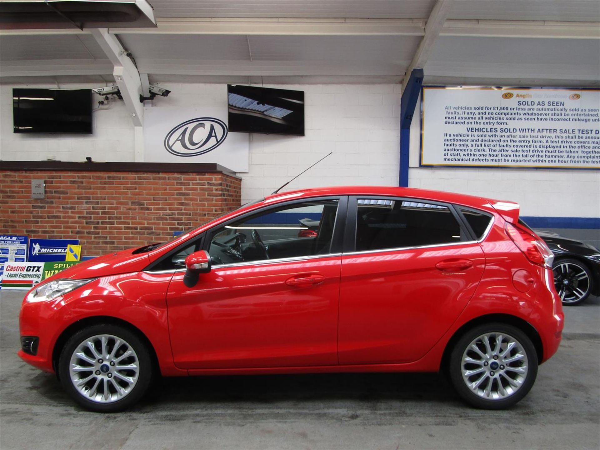 13 13 Ford Fiesta Titanium X - Image 22 of 23