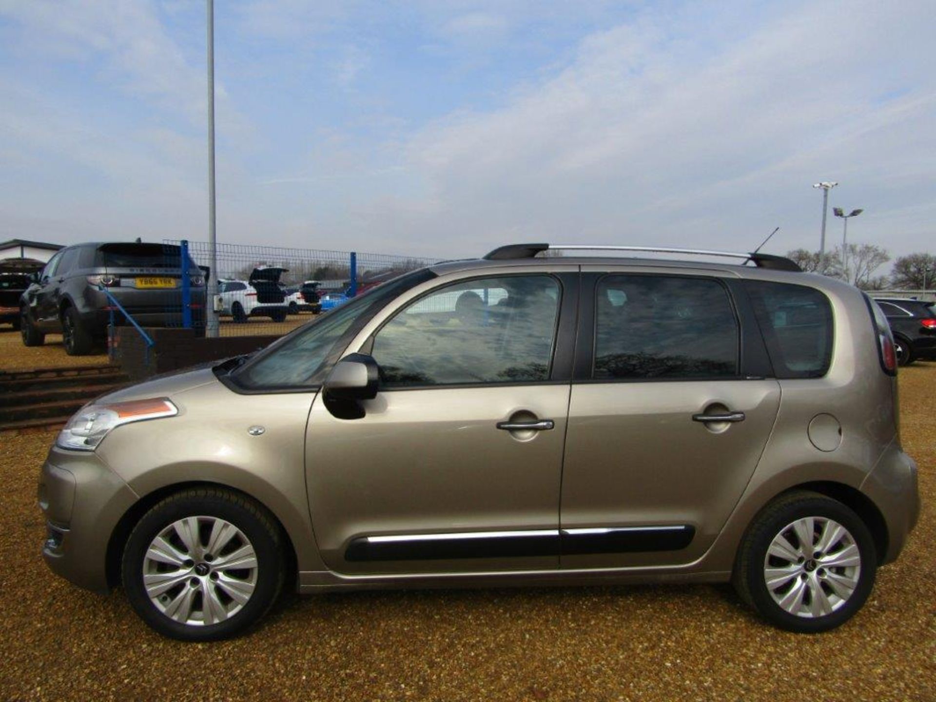 12 12 Citroen C3 Picasso Excl HDI - Image 24 of 25