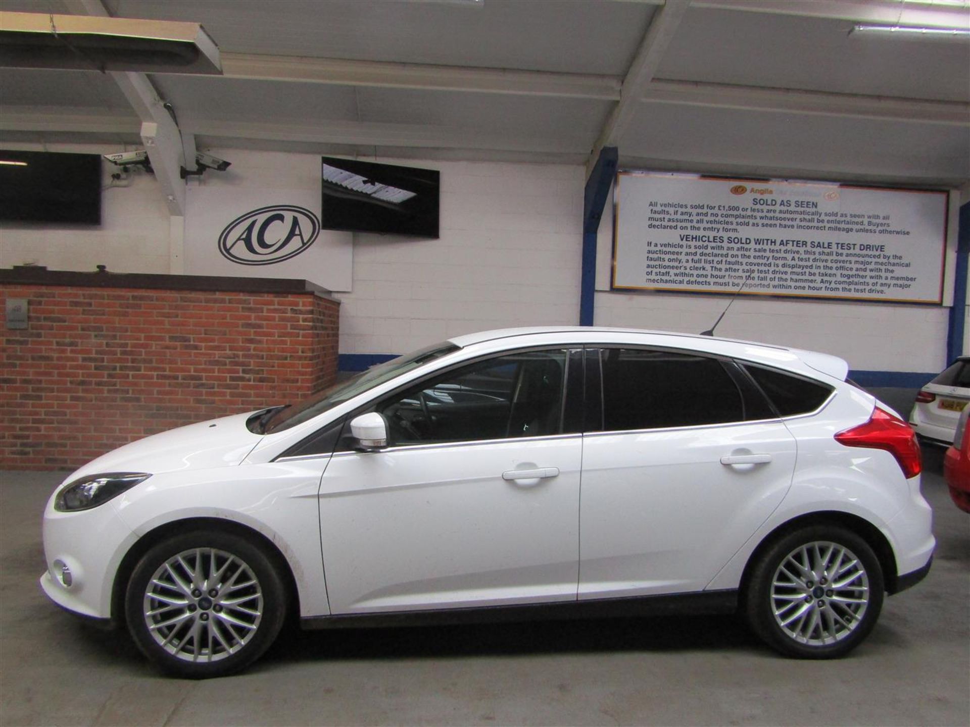 13 13 Ford Focus Zetec Turbo - Image 2 of 22