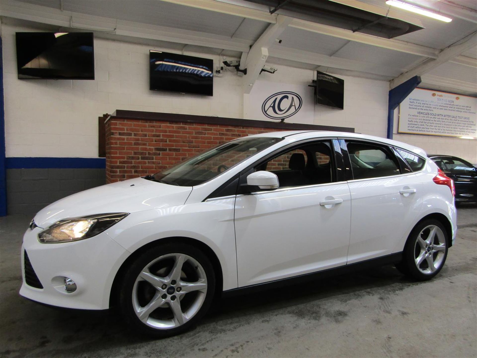 62 13 Ford Focus Titanium Turbo