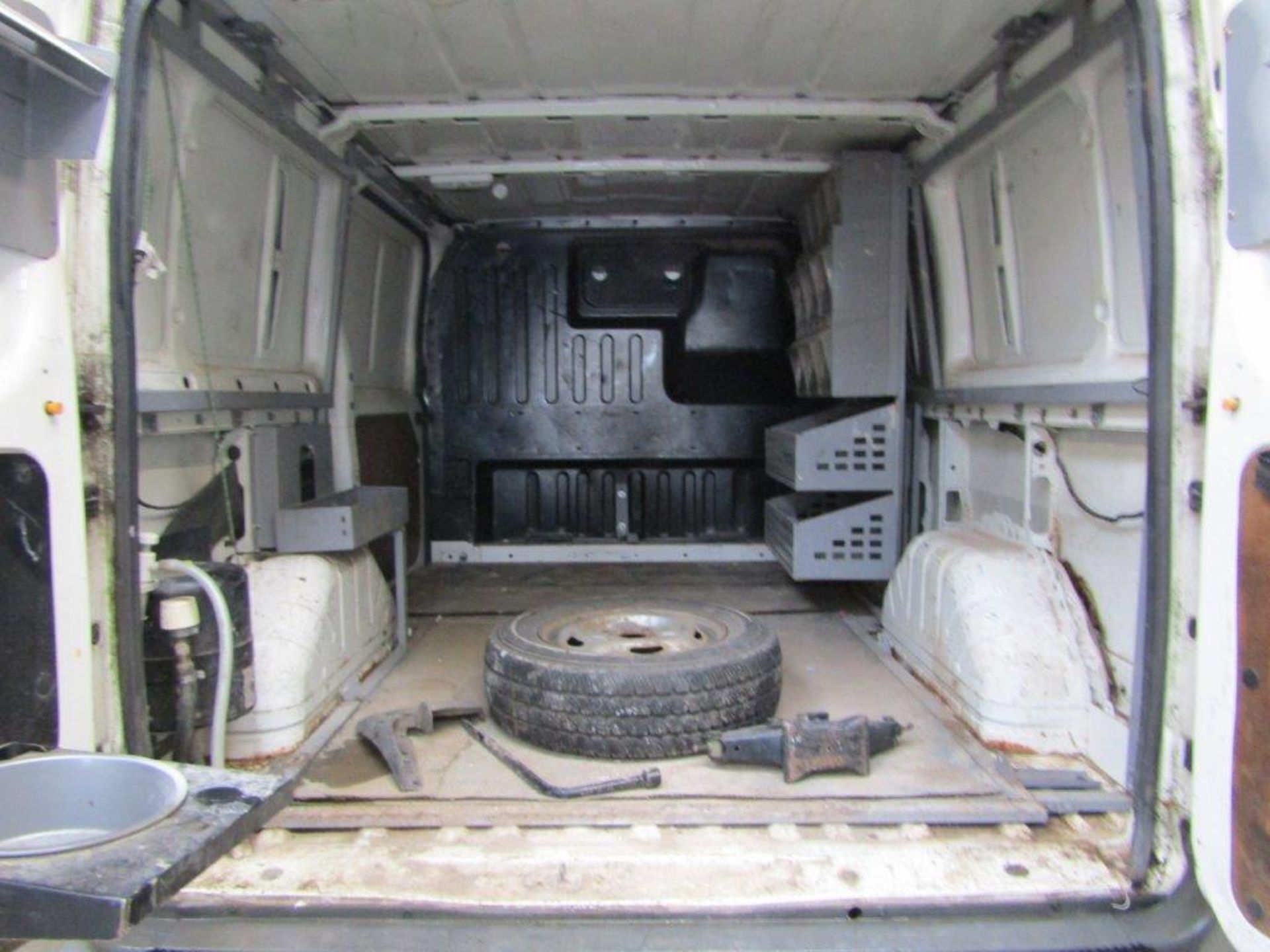 54 05 Ford Transit 300 SWB - Image 13 of 27