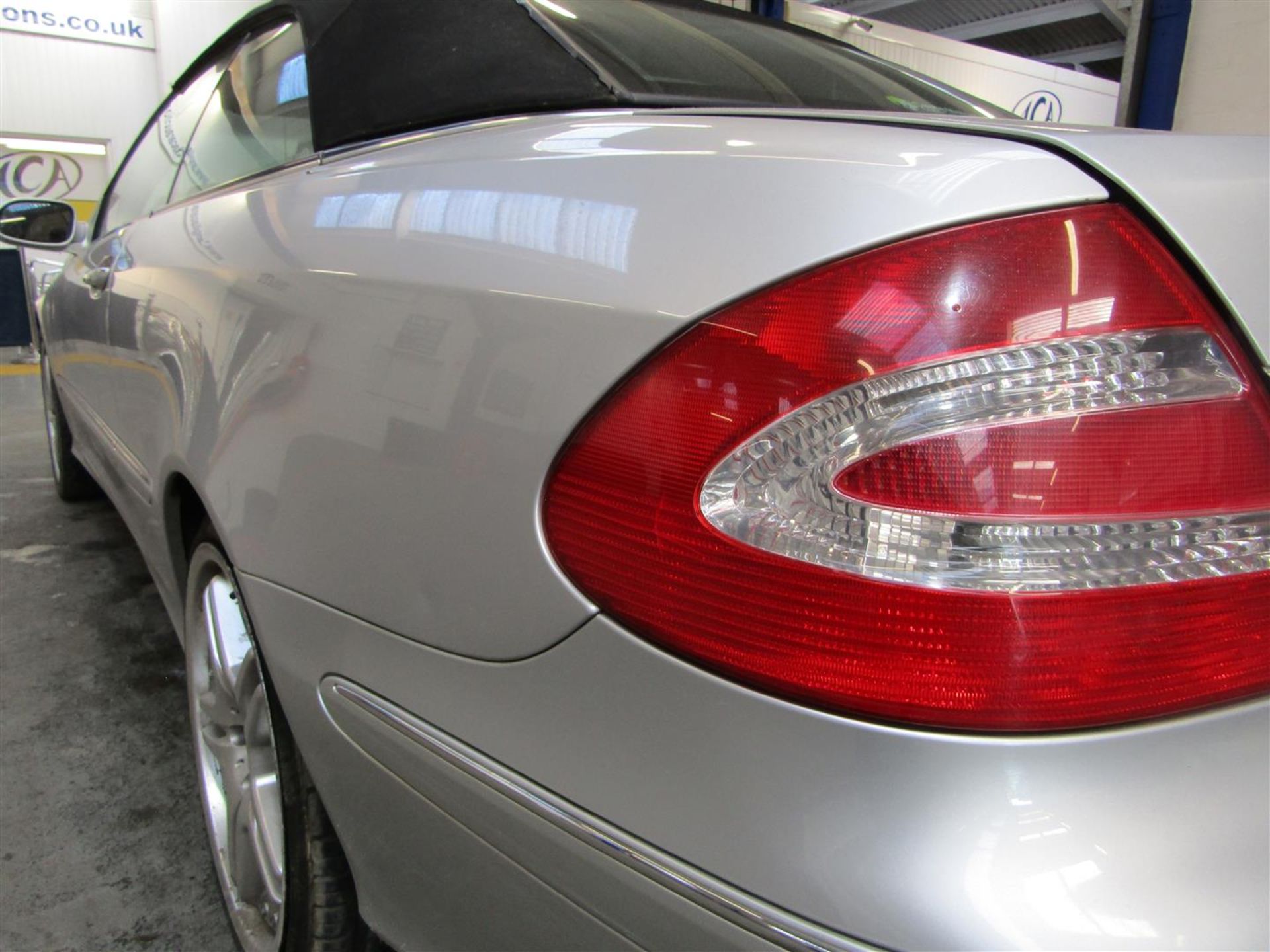 03 03 Mercedes CLK 240 Elegance Auto - Image 12 of 29