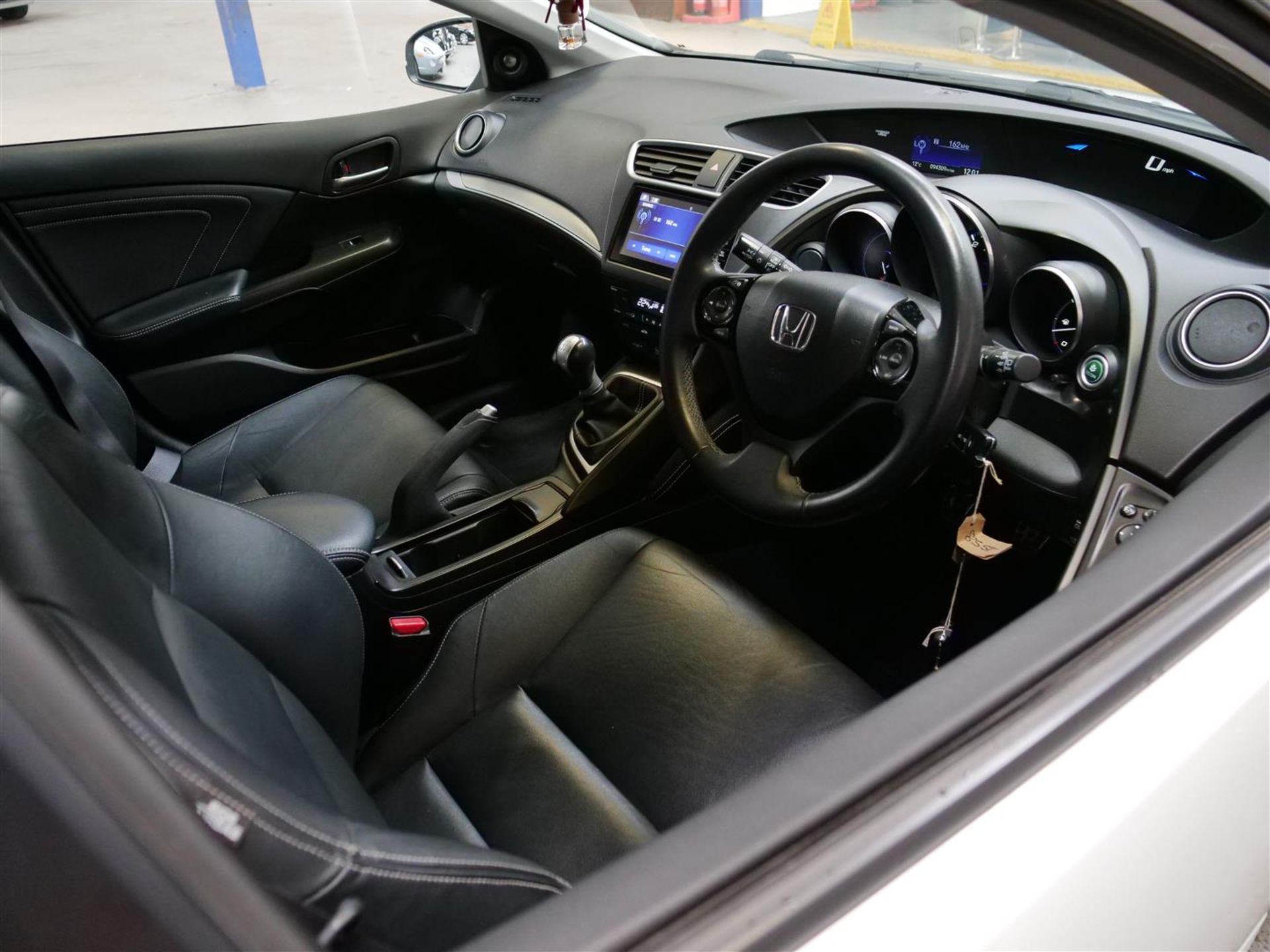 16 16 Honda Civic I-DTEC SR - Image 9 of 38