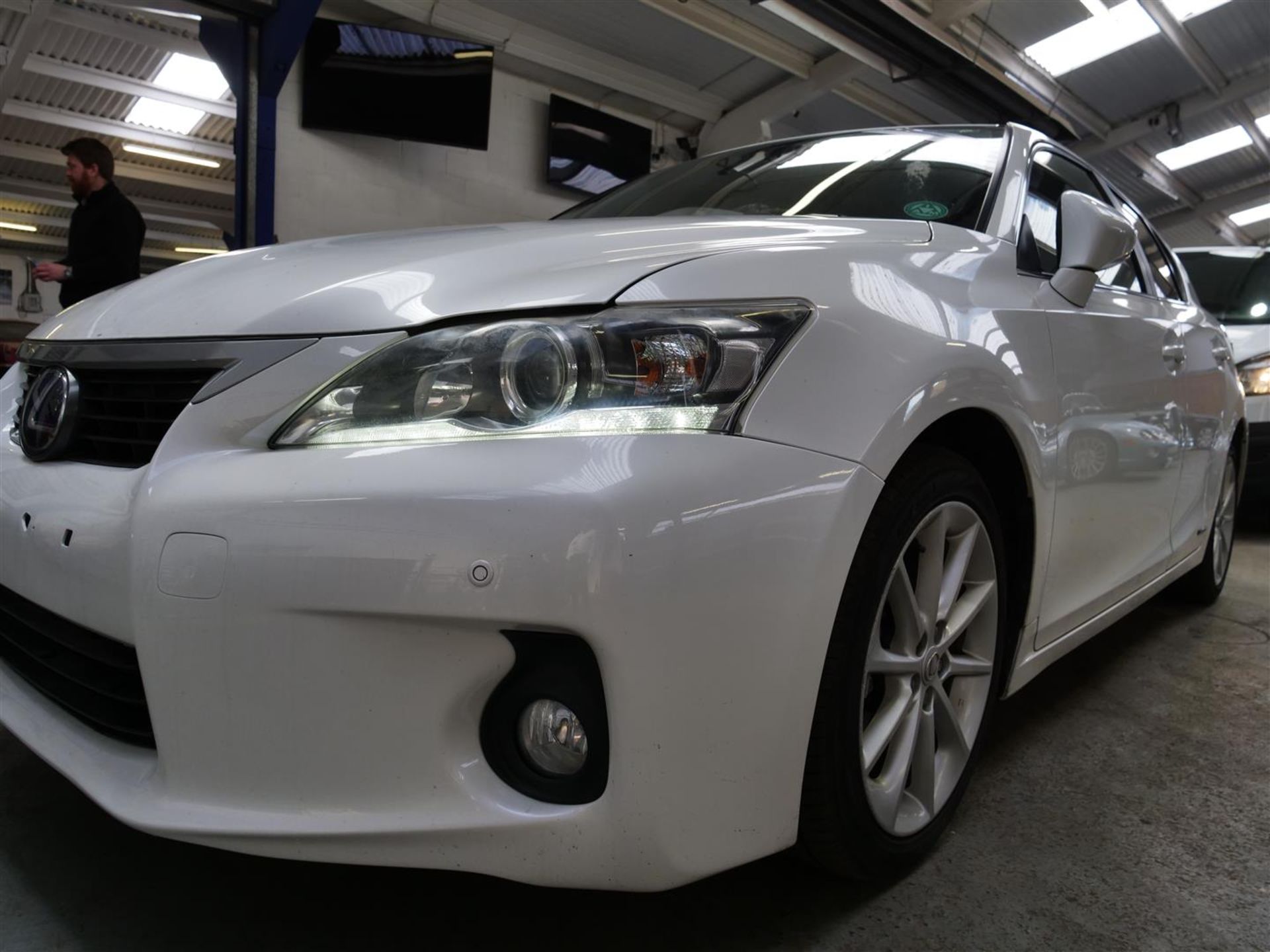 62 12 Lexus CT 200H SE-L - Image 19 of 31