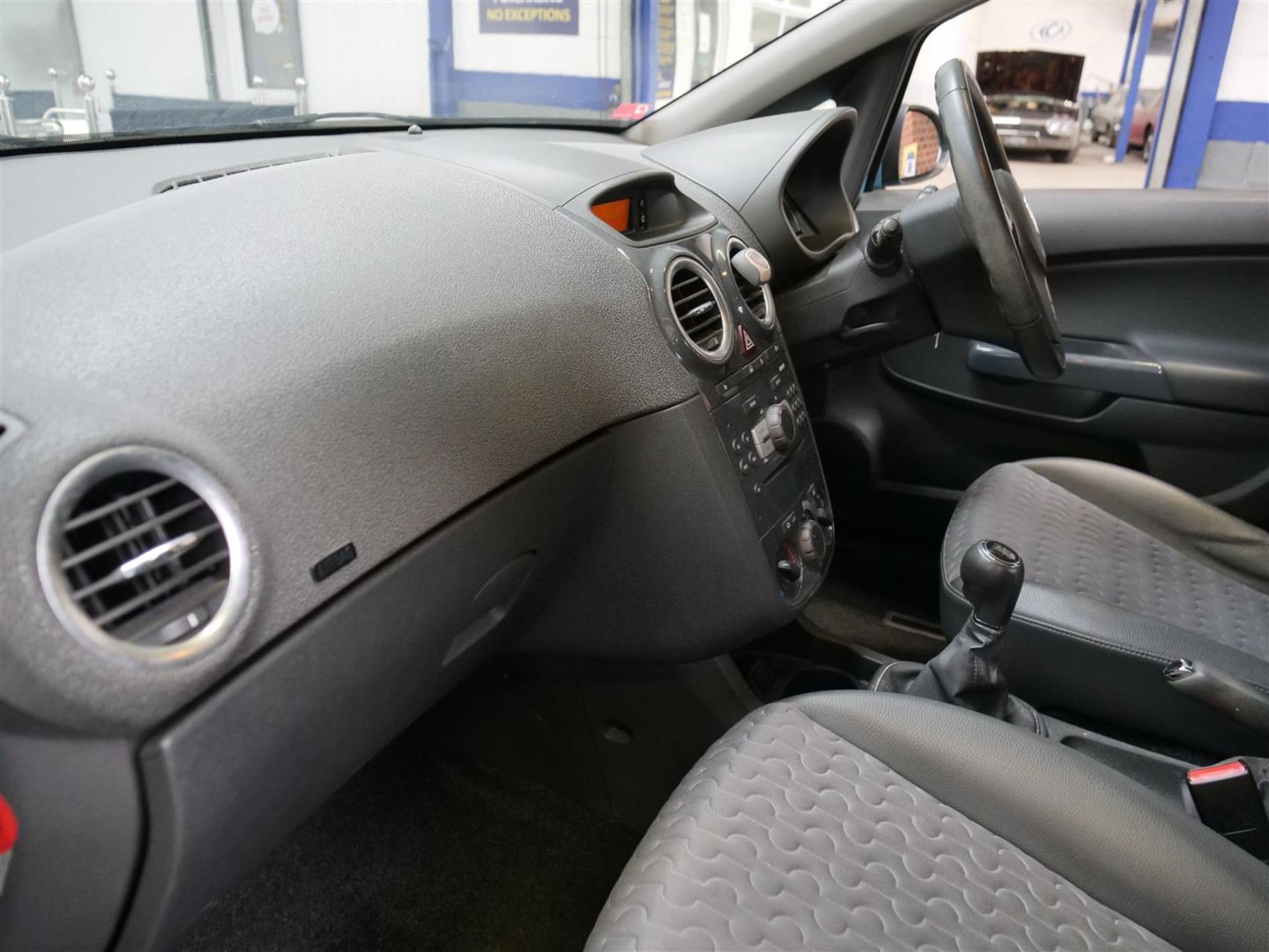 12 12 Vauxhall Corsa SE - Image 19 of 27