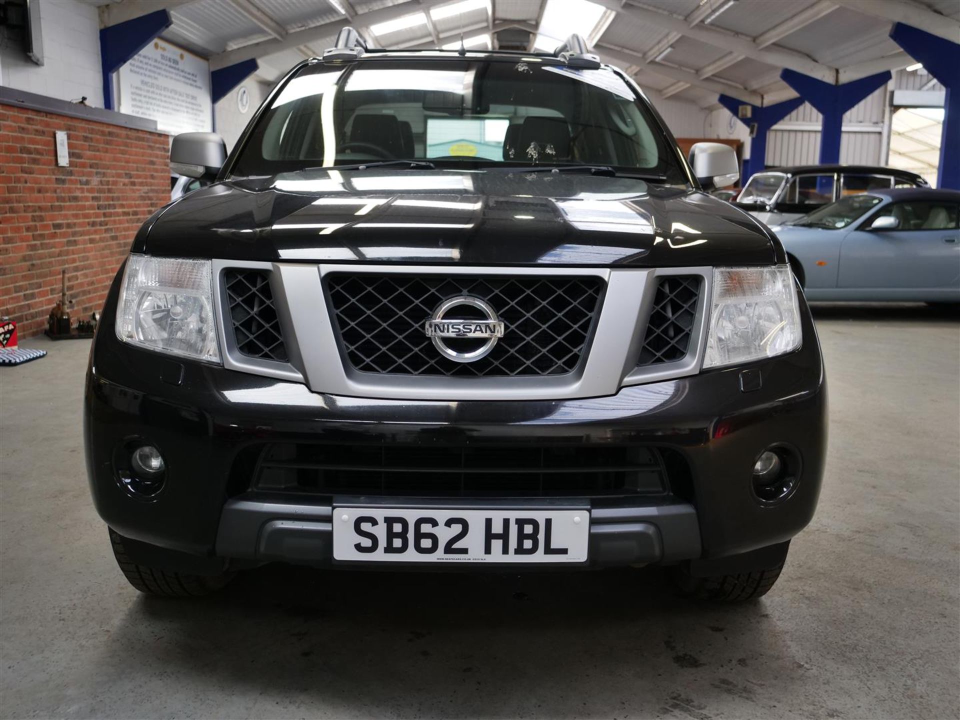 62 12 Nissan Navara Platnum DCI - Image 2 of 37