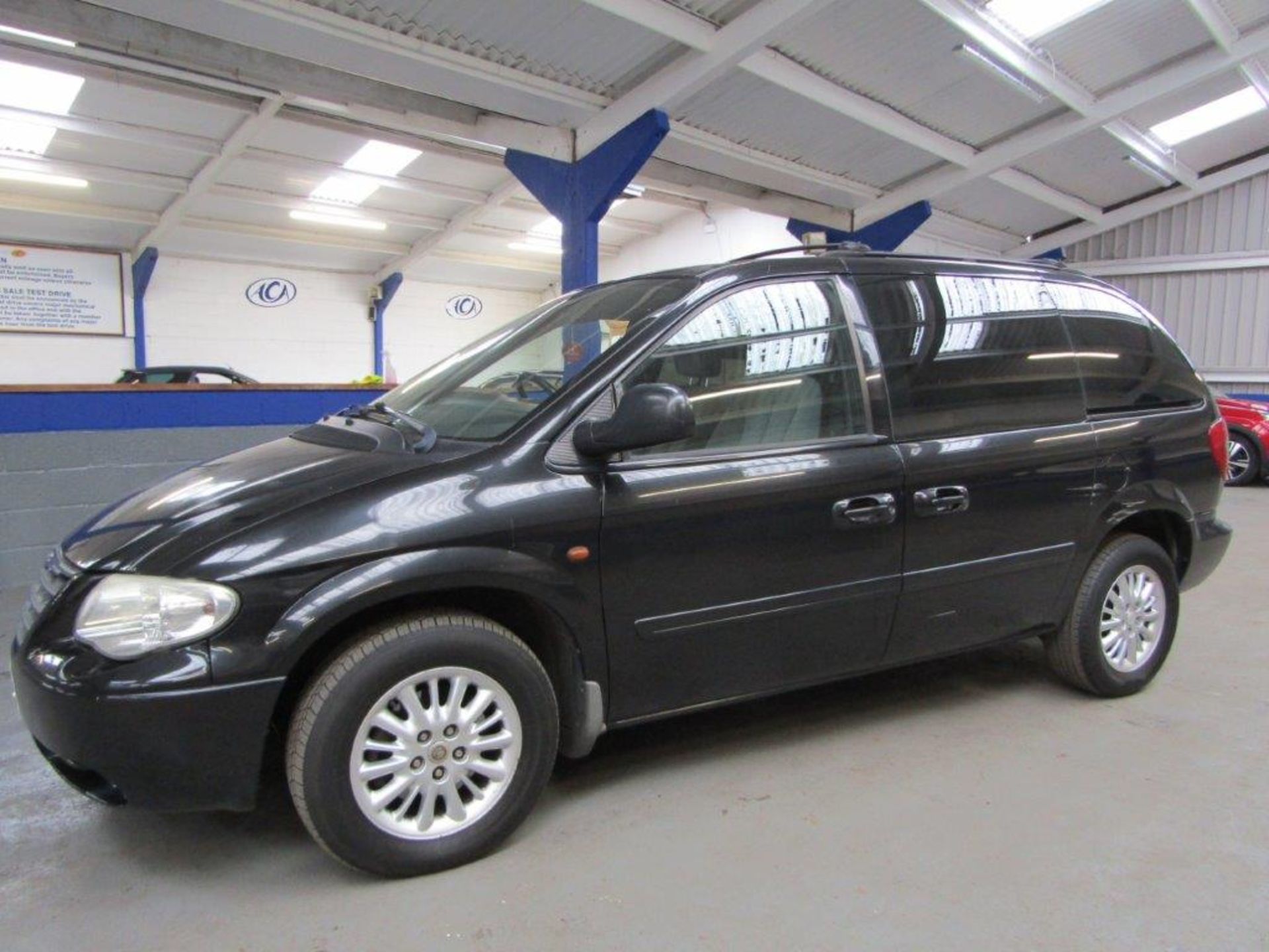 56 06 Chrysler Voyager LX Auto