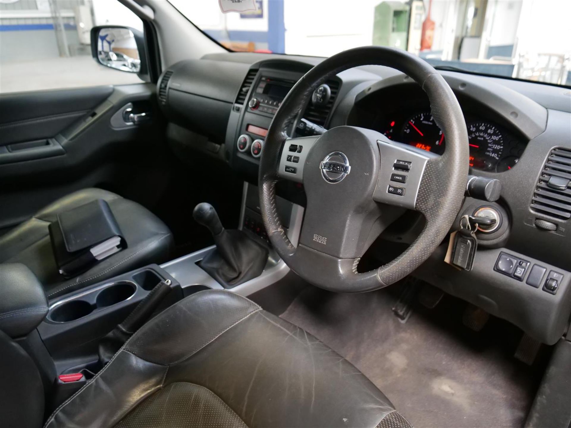 62 12 Nissan Navara Tekna DCI - Image 11 of 31