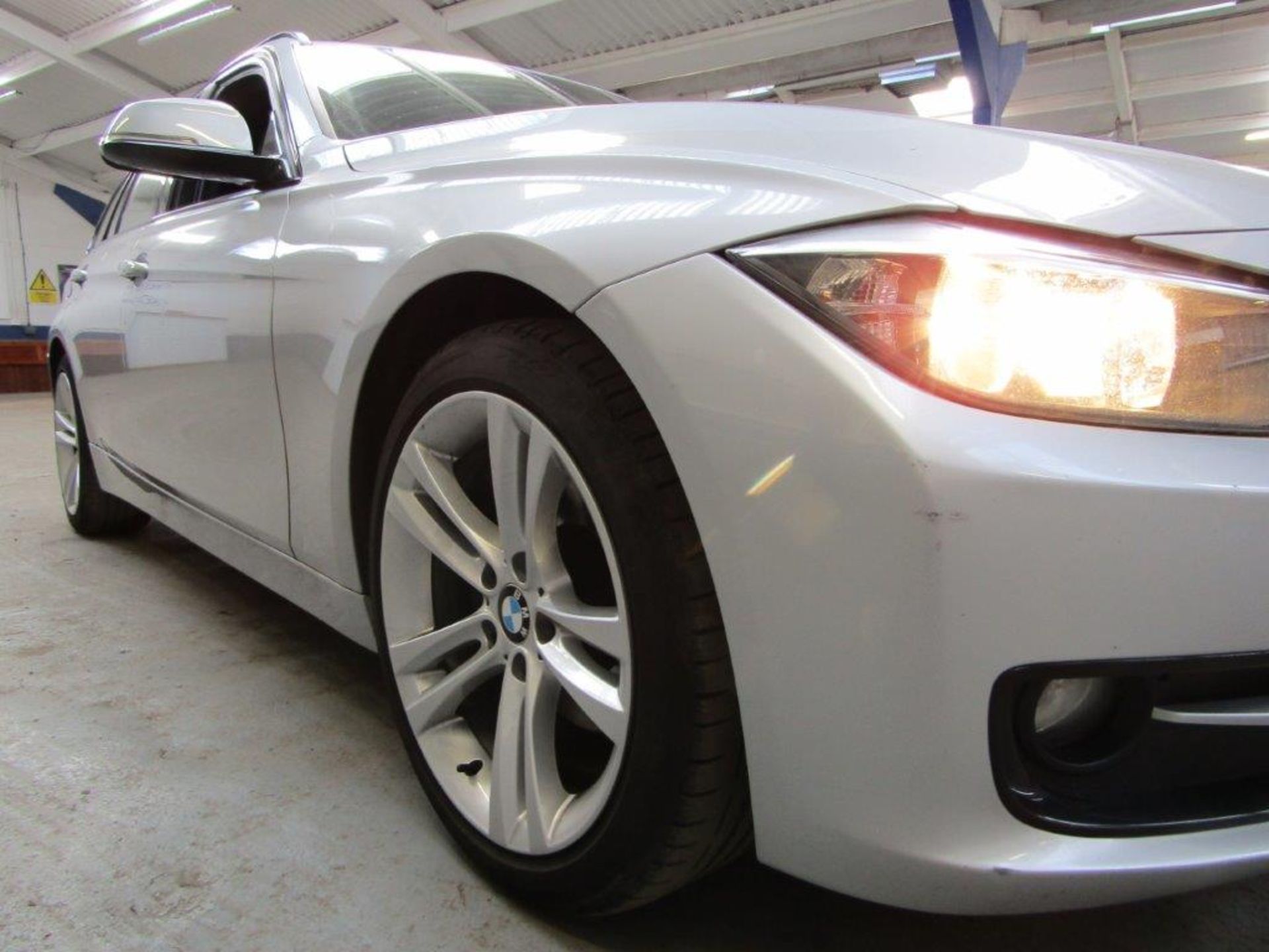 62 12 BMW 320D Sport Touring - Image 15 of 29