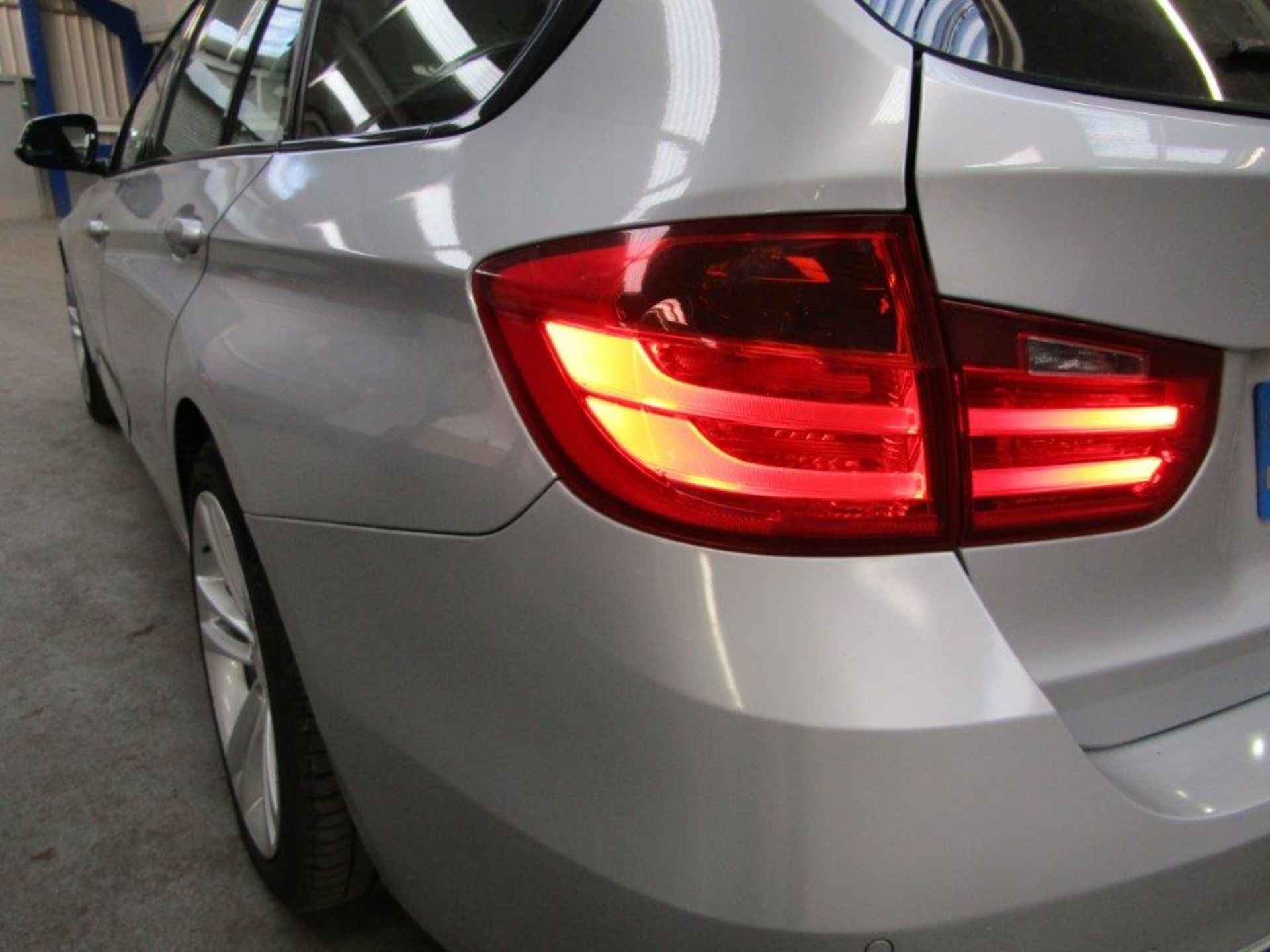 62 12 BMW 320D Sport Touring - Image 11 of 29