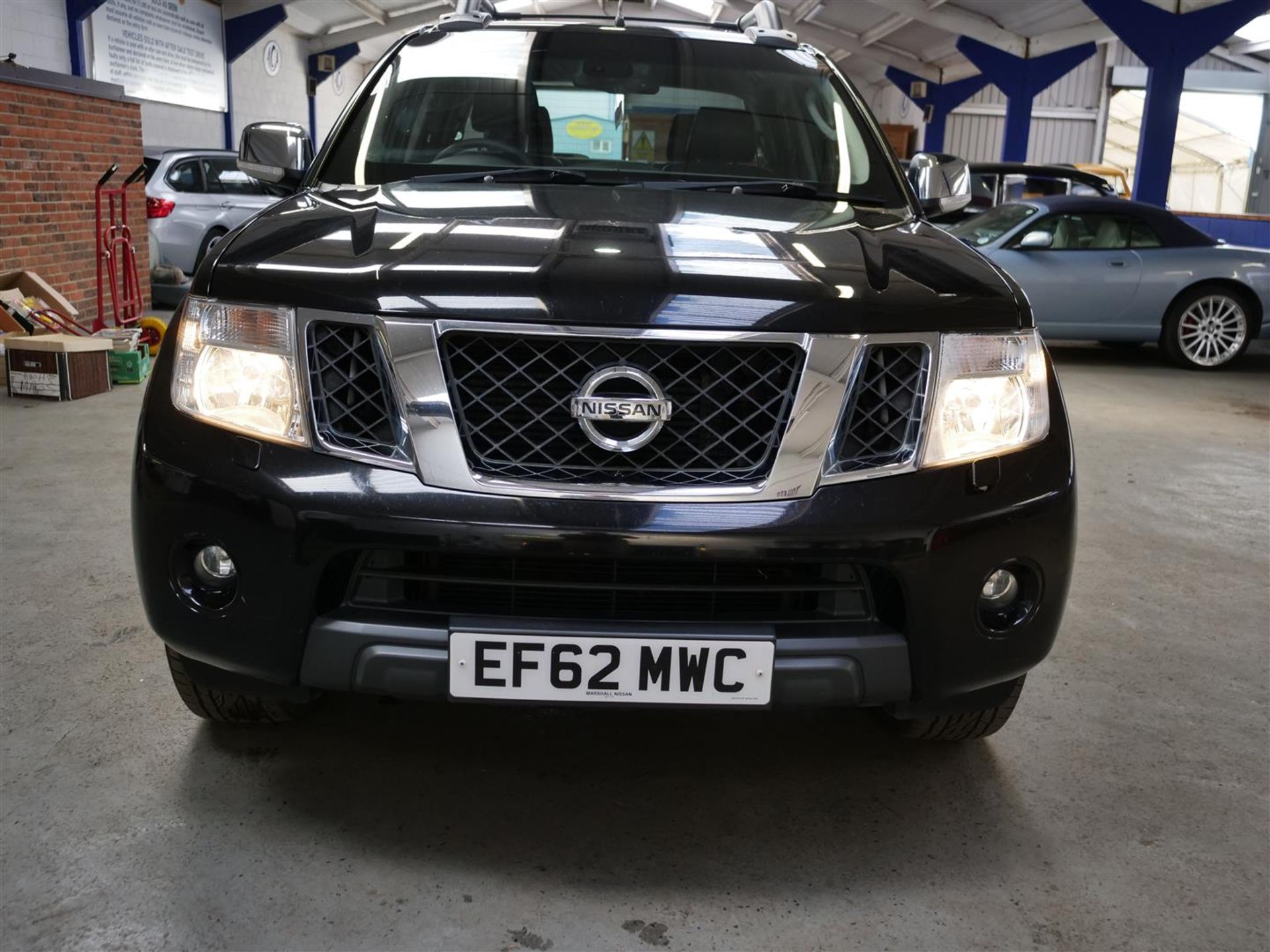 62 12 Nissan Navara Tekna DCI - Image 2 of 31