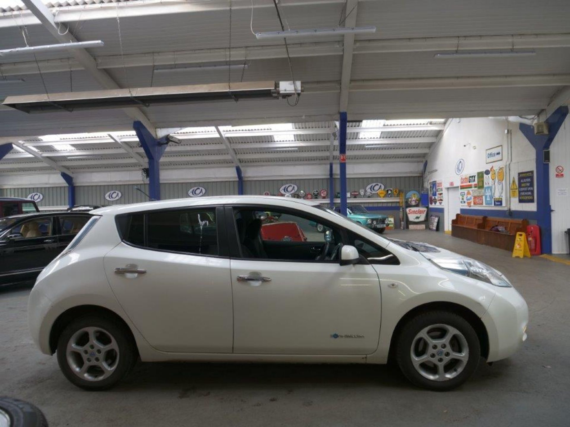 63 13 Nissan Leaf Acenta - Image 6 of 36