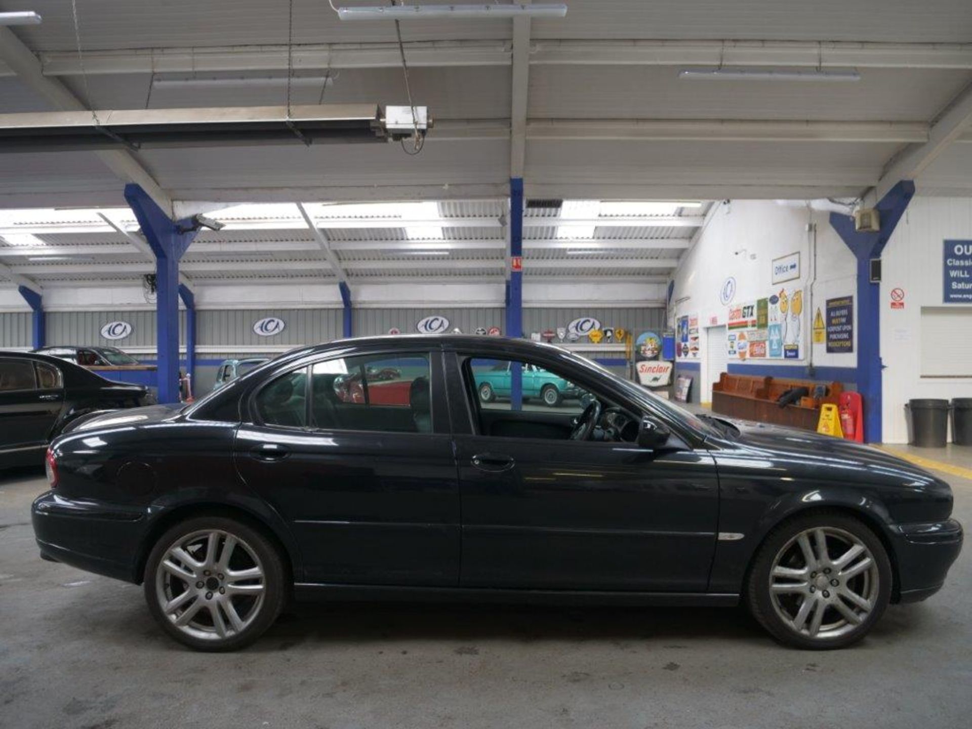 04 04 Jaguar X-Type Sport D - Image 14 of 33