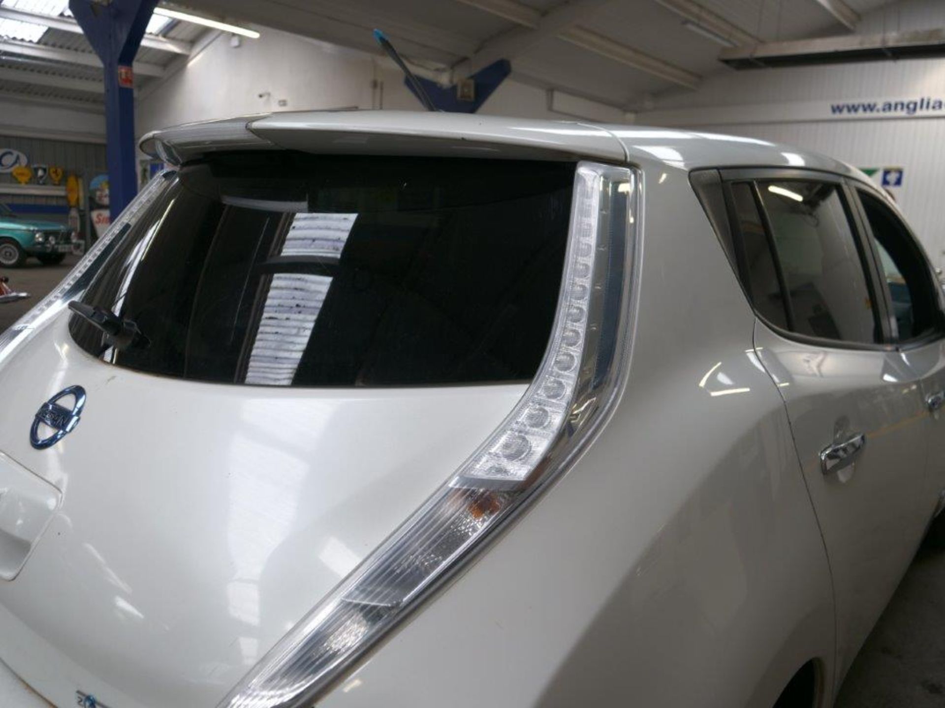 63 13 Nissan Leaf Acenta - Image 16 of 36