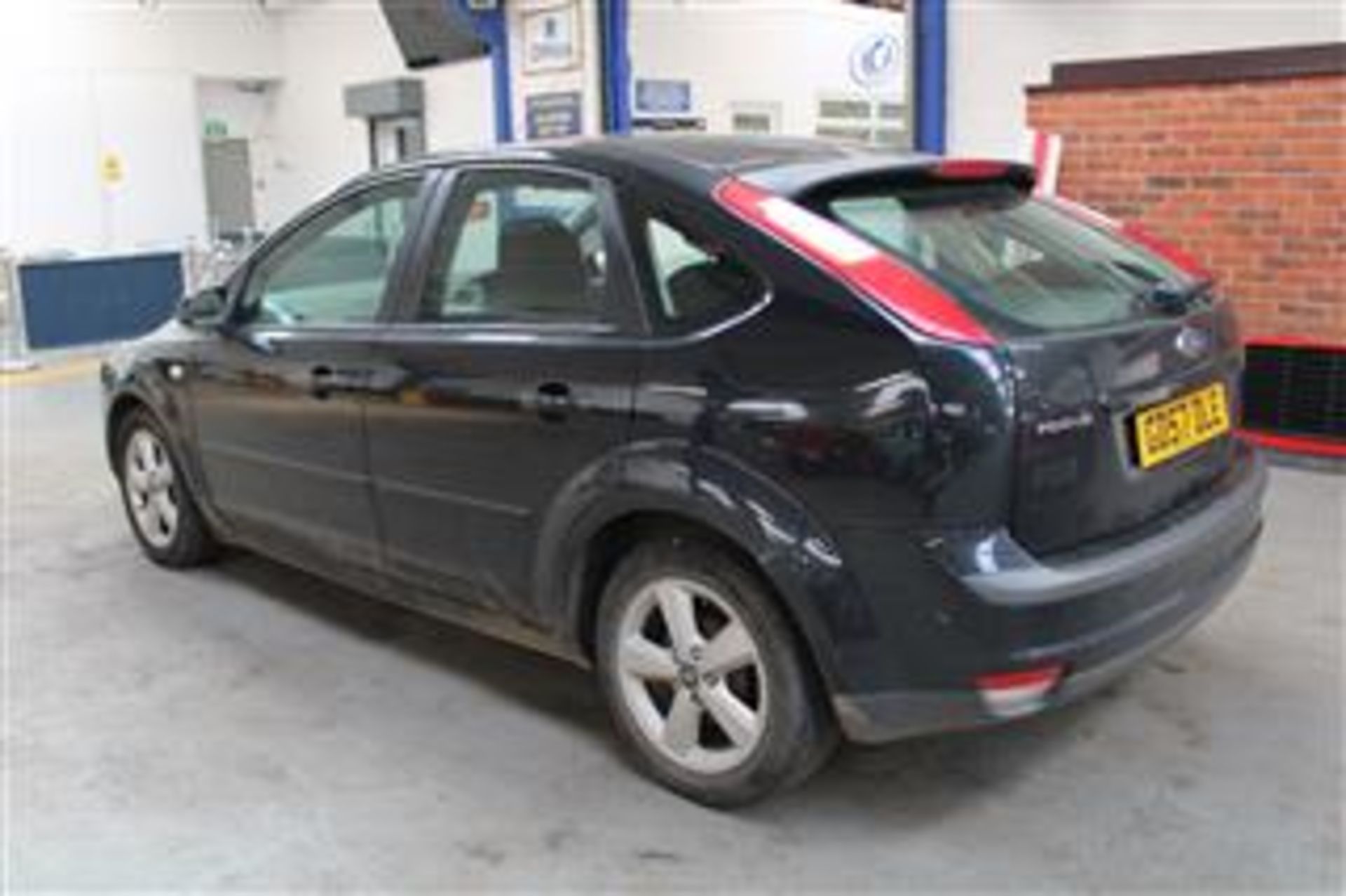 57 08 Ford Focus Zetec Climate 116 - Image 17 of 18