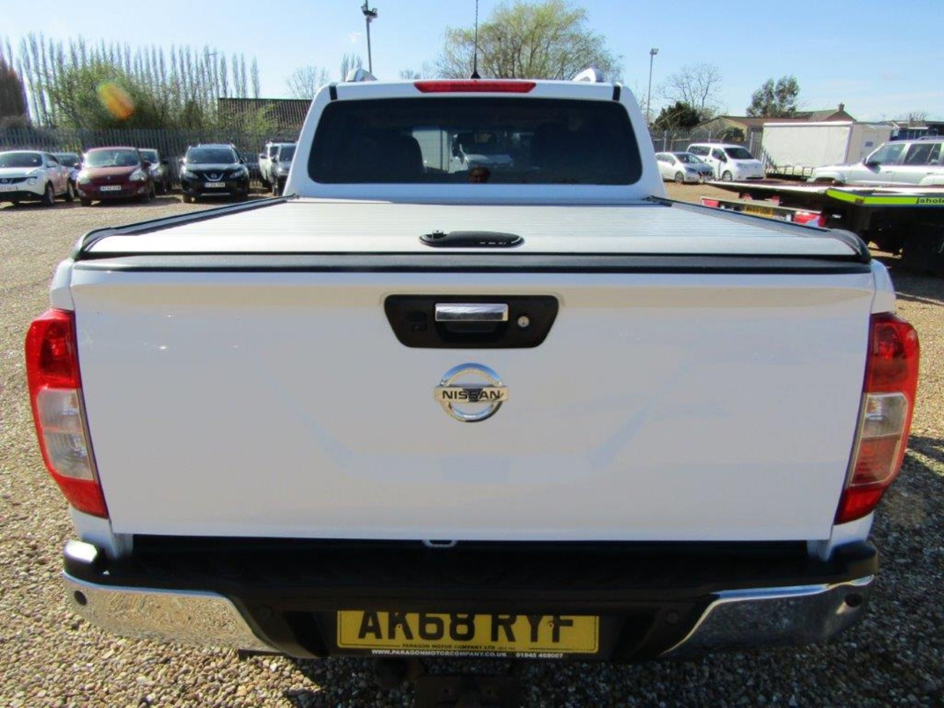 68 18 Nissan Navara Tekna DCI Auto - Image 33 of 33