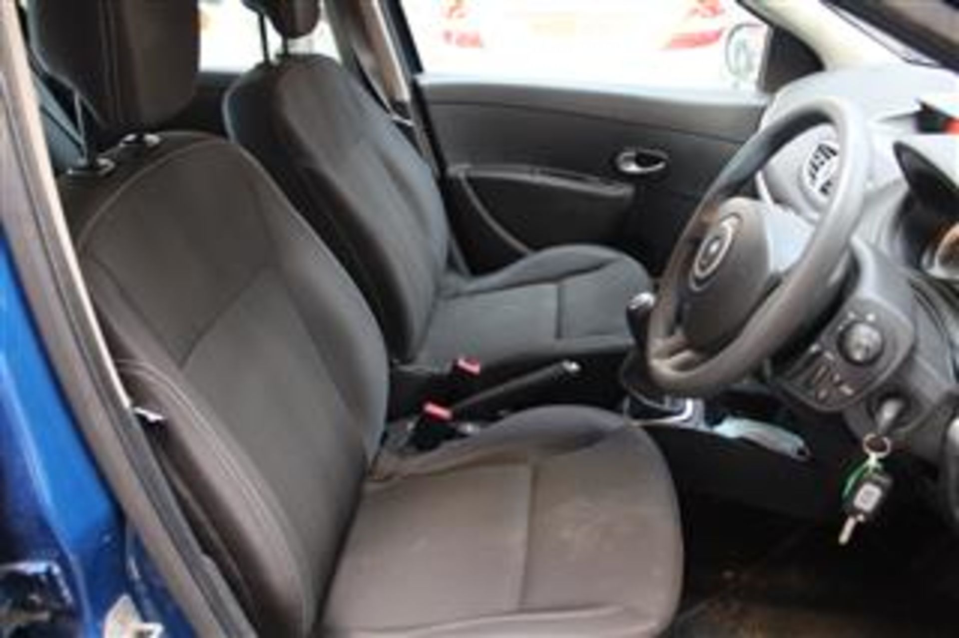 61 11 Renault Clio Expression DCI - Image 6 of 18