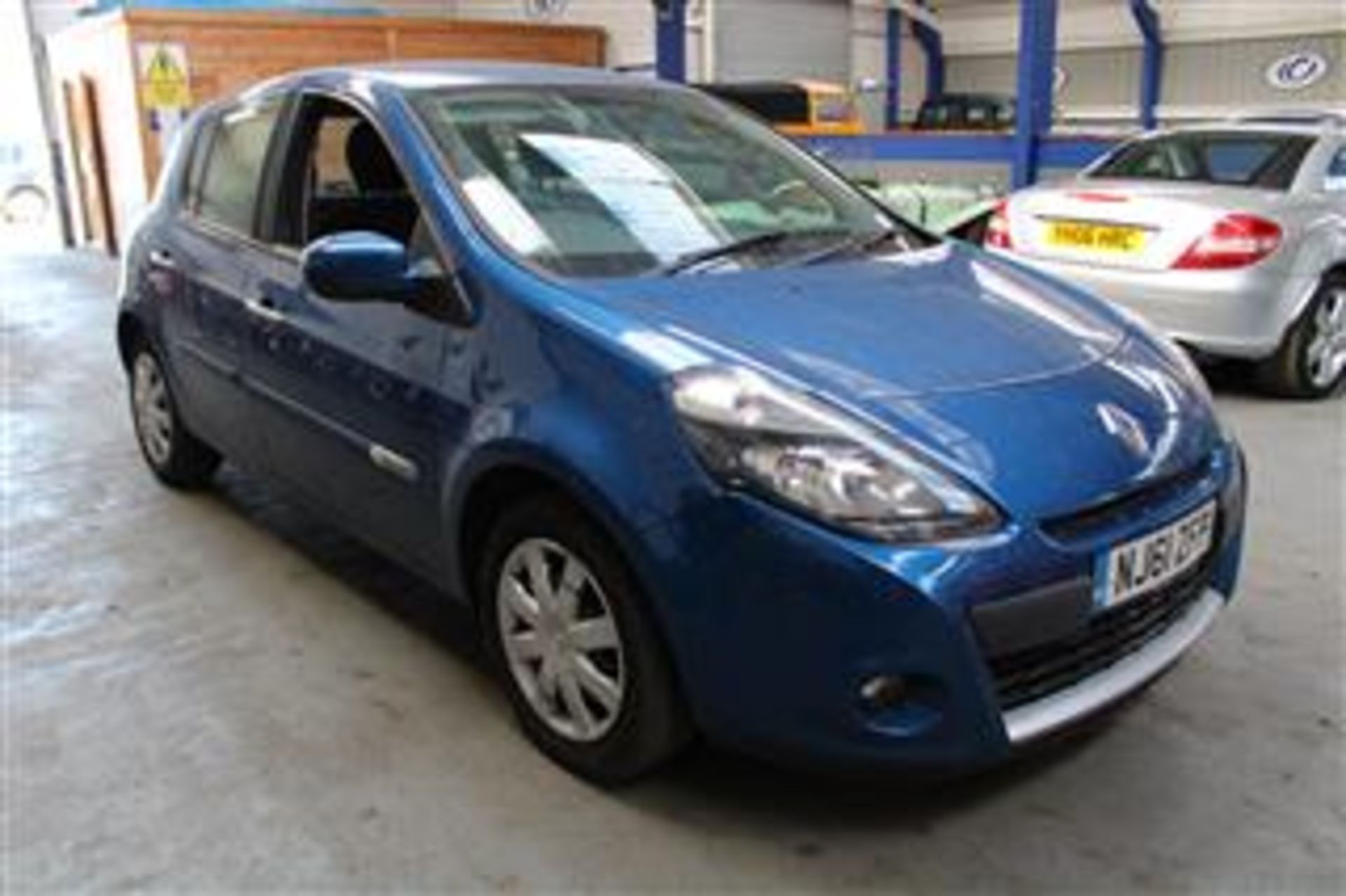 61 11 Renault Clio Expression DCI - Image 15 of 18