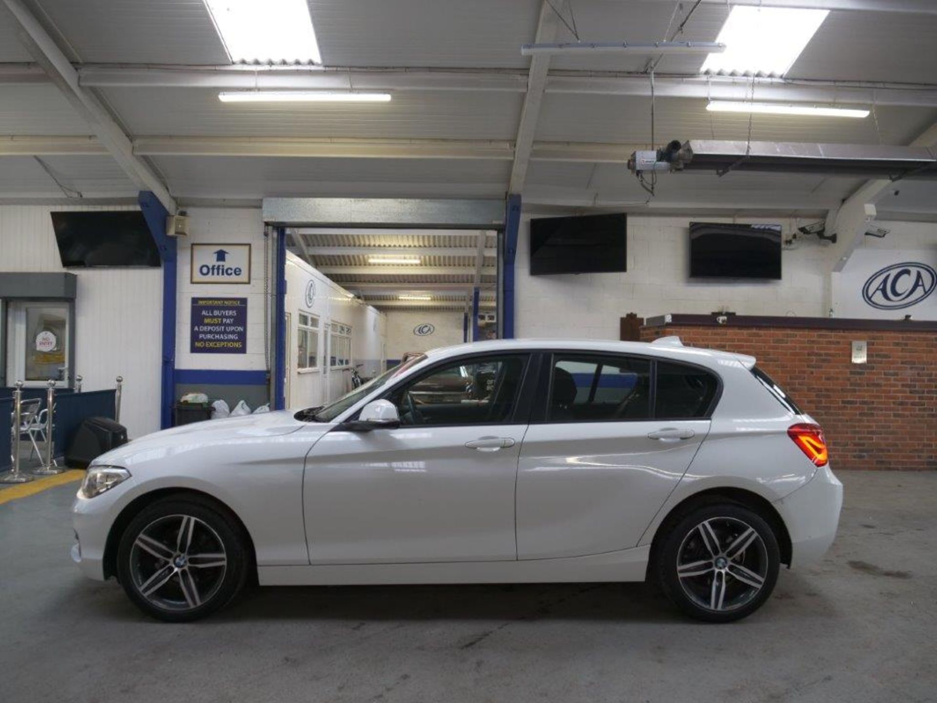 18 18 BMW 116D Sport - Image 8 of 39