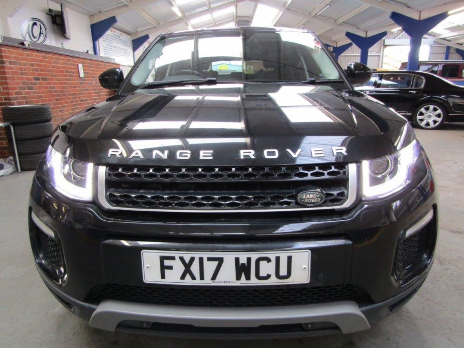 17 17 Range Rover Evoque SE Tech TD - Image 3 of 28