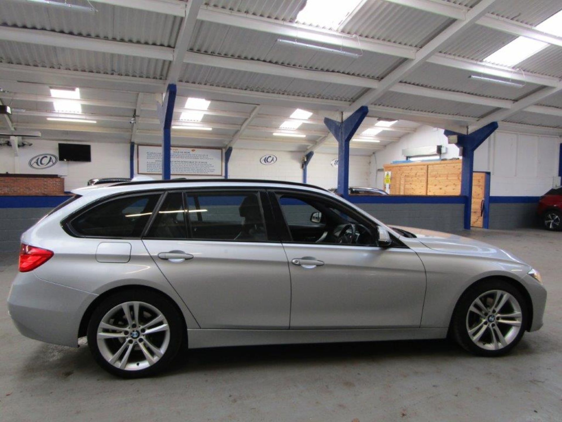 62 12 BMW 320D Sport Touring - Image 5 of 29