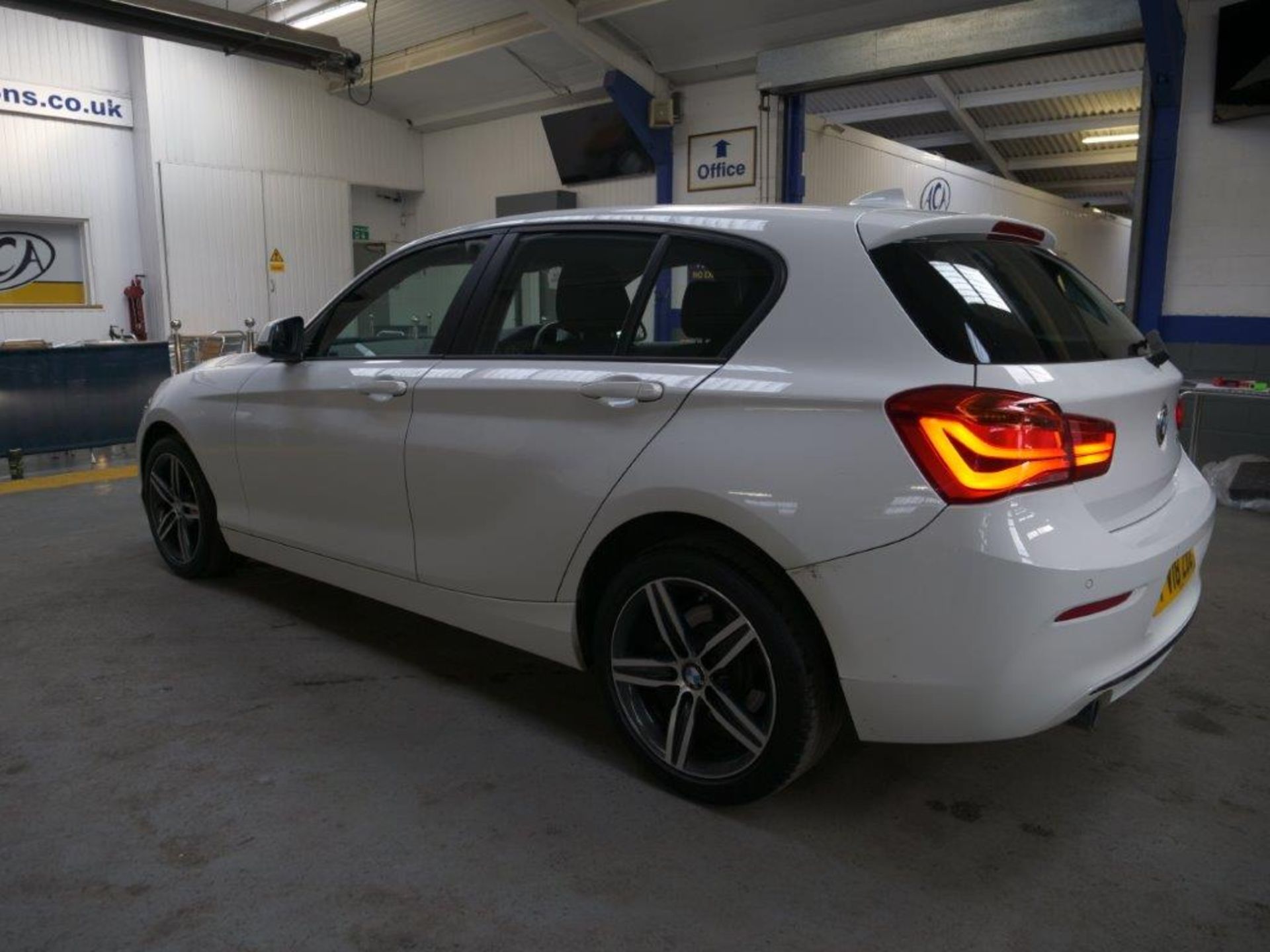 18 18 BMW 116D Sport - Image 23 of 39