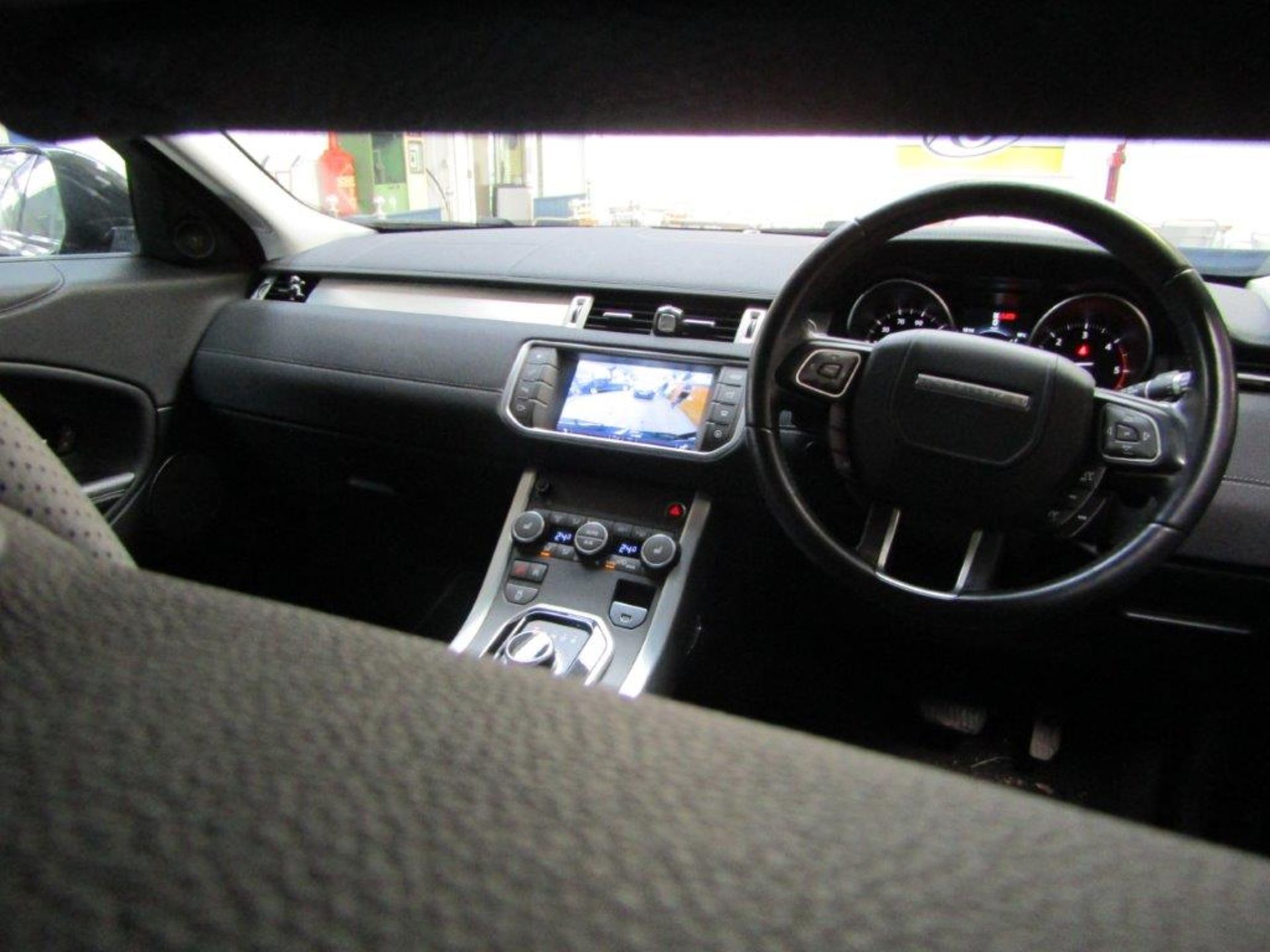 17 17 Range Rover Evoque SE Tech TD - Image 27 of 28